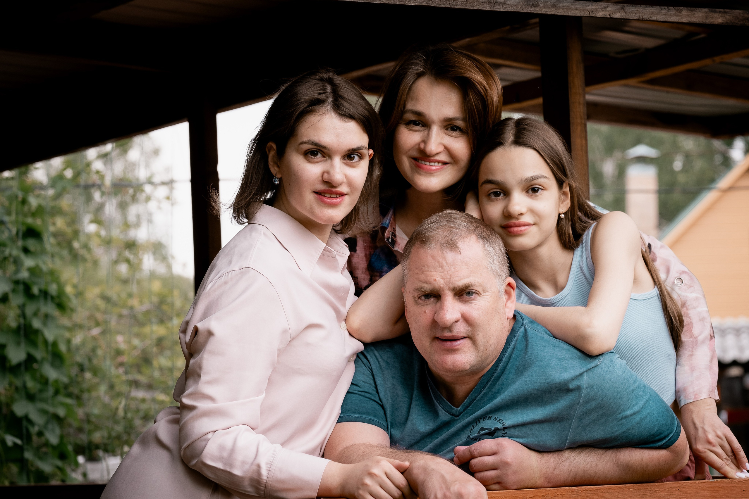 Семейная фотосессия. Портретный фотограф в Чите Анна Камратова. Помогу Вам создать историю, в которой Вы — главный герой!