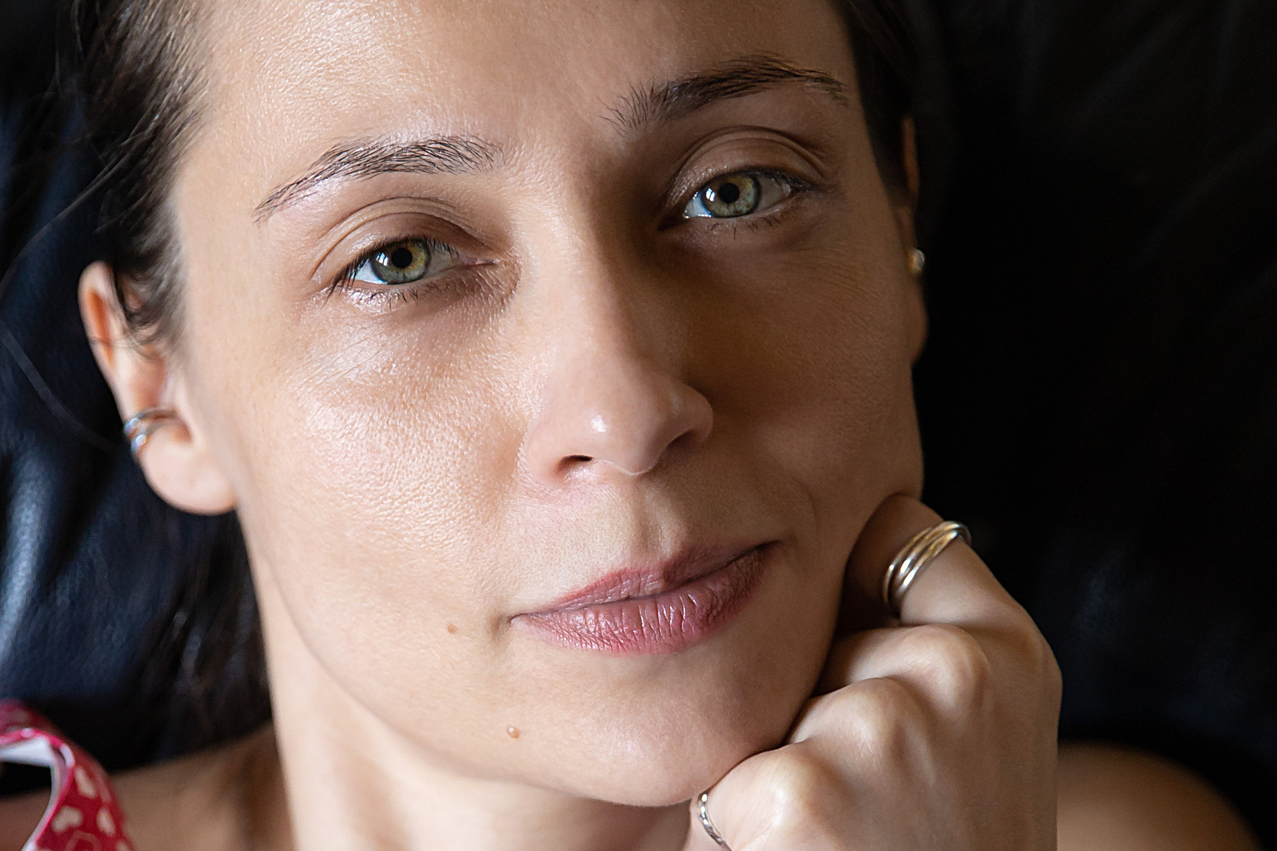 Фотосессия девушки - крупный план, акцент на красивых глазах