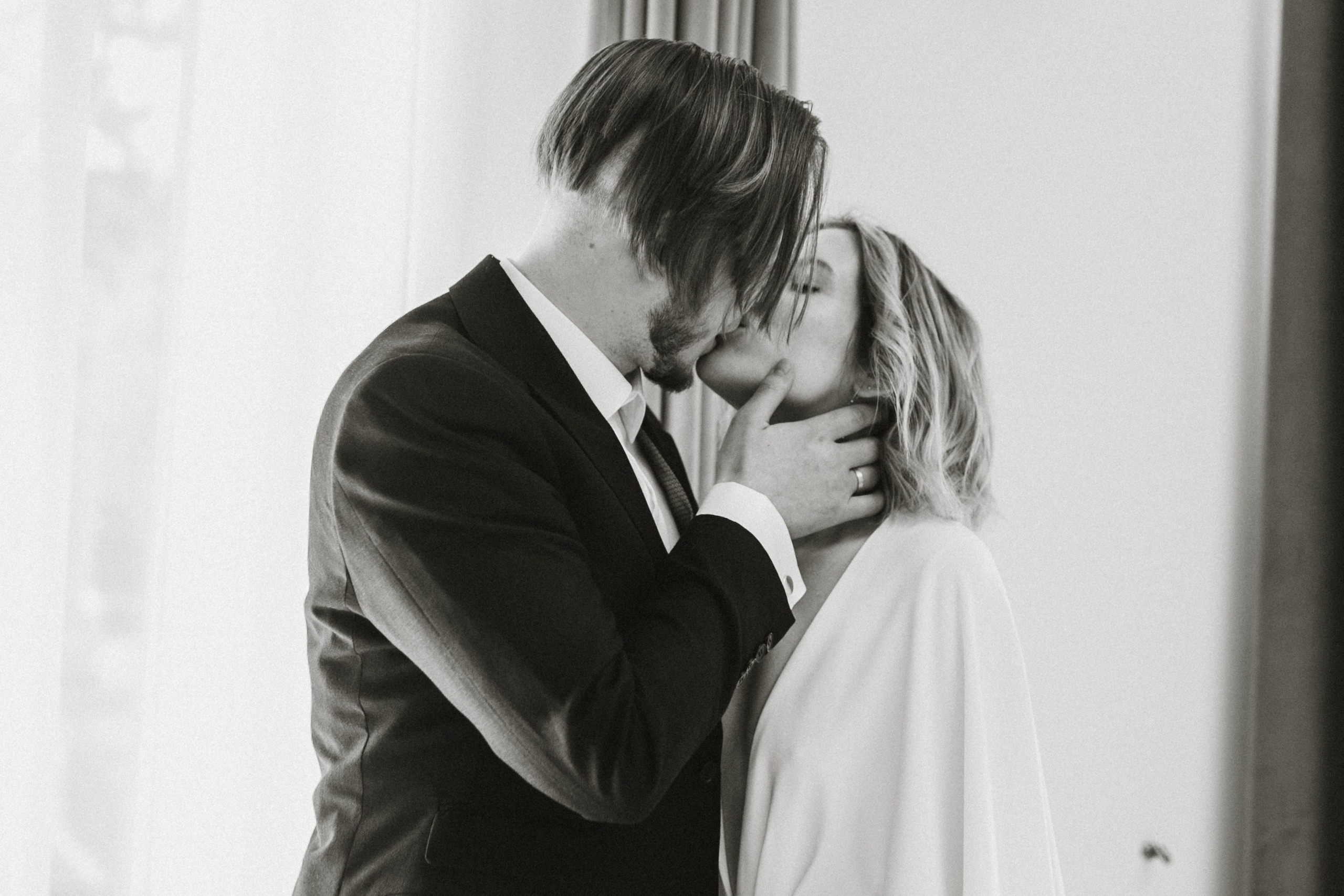 ЗАГС. Эвия и Александр. Фотограф Дарья Воскресенская в Москве