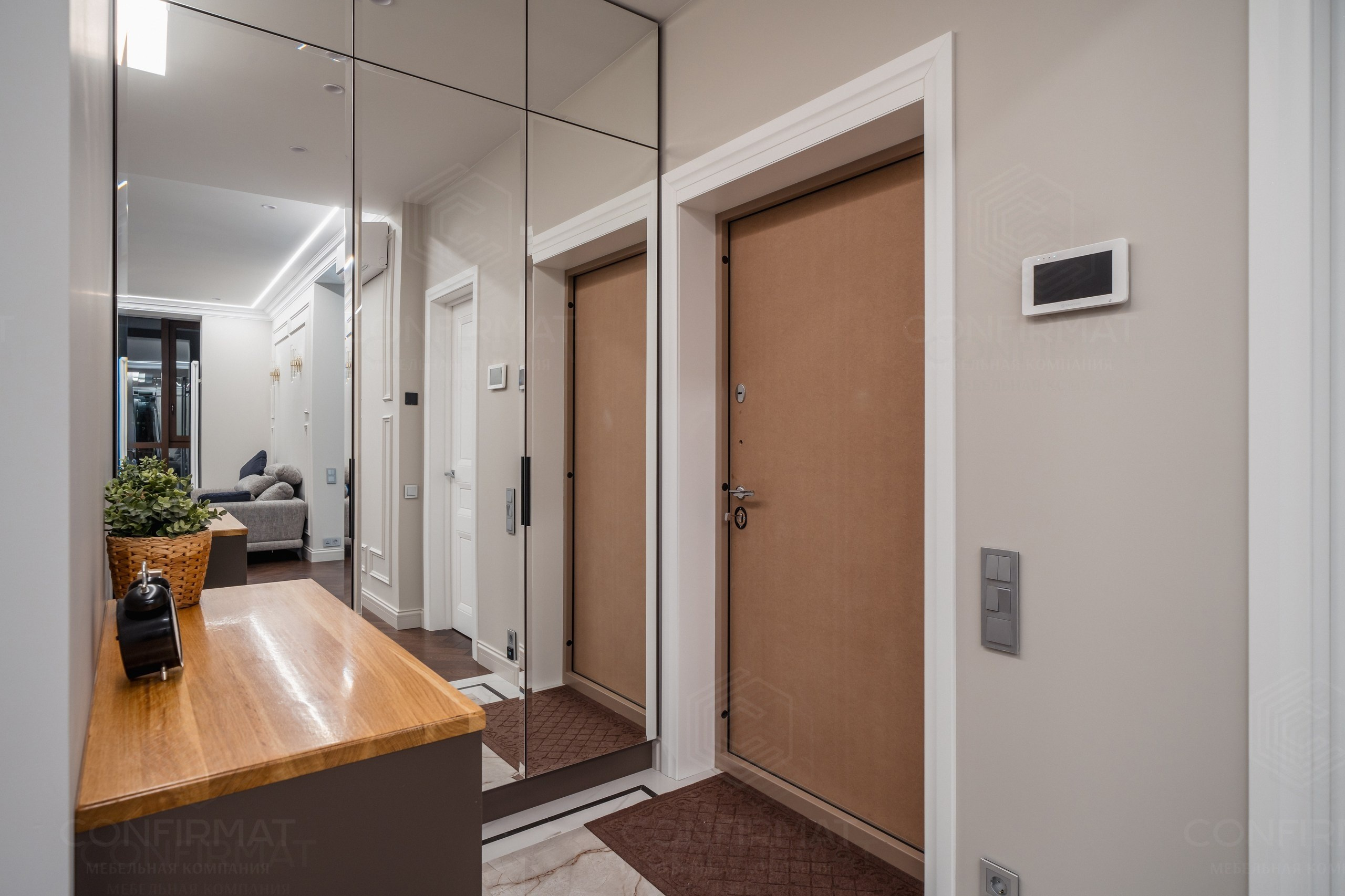 Зеркальный шкаф 40 см глубиной и обувница. Мебель на заказ