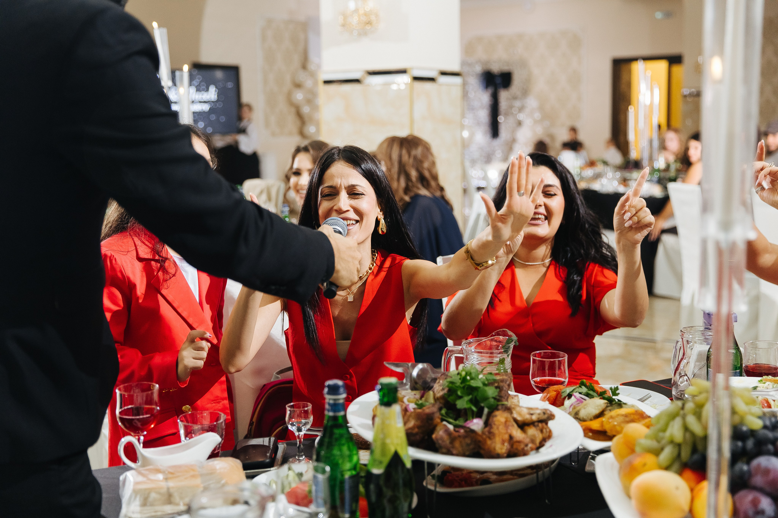 Ани и Назели. 35&5 День рождения, «Янтарь». Фотограф в Красноярске Надежда Воскресенская