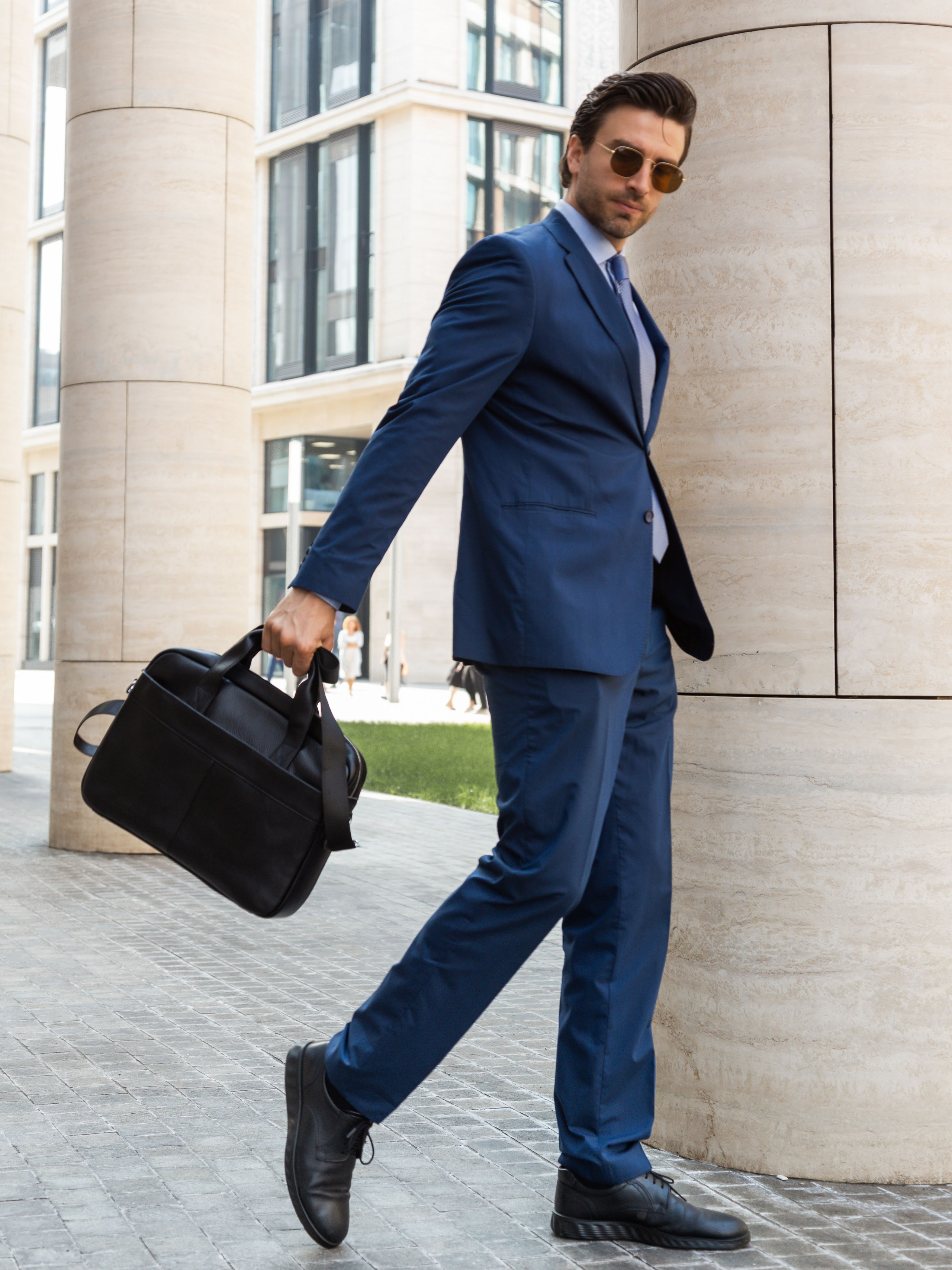 Коммерческая фотосессия мужских сумок для маркетплейсов и социальных сетей. Fashion фотограф в Санкт-Петербурге Савинова Ирина