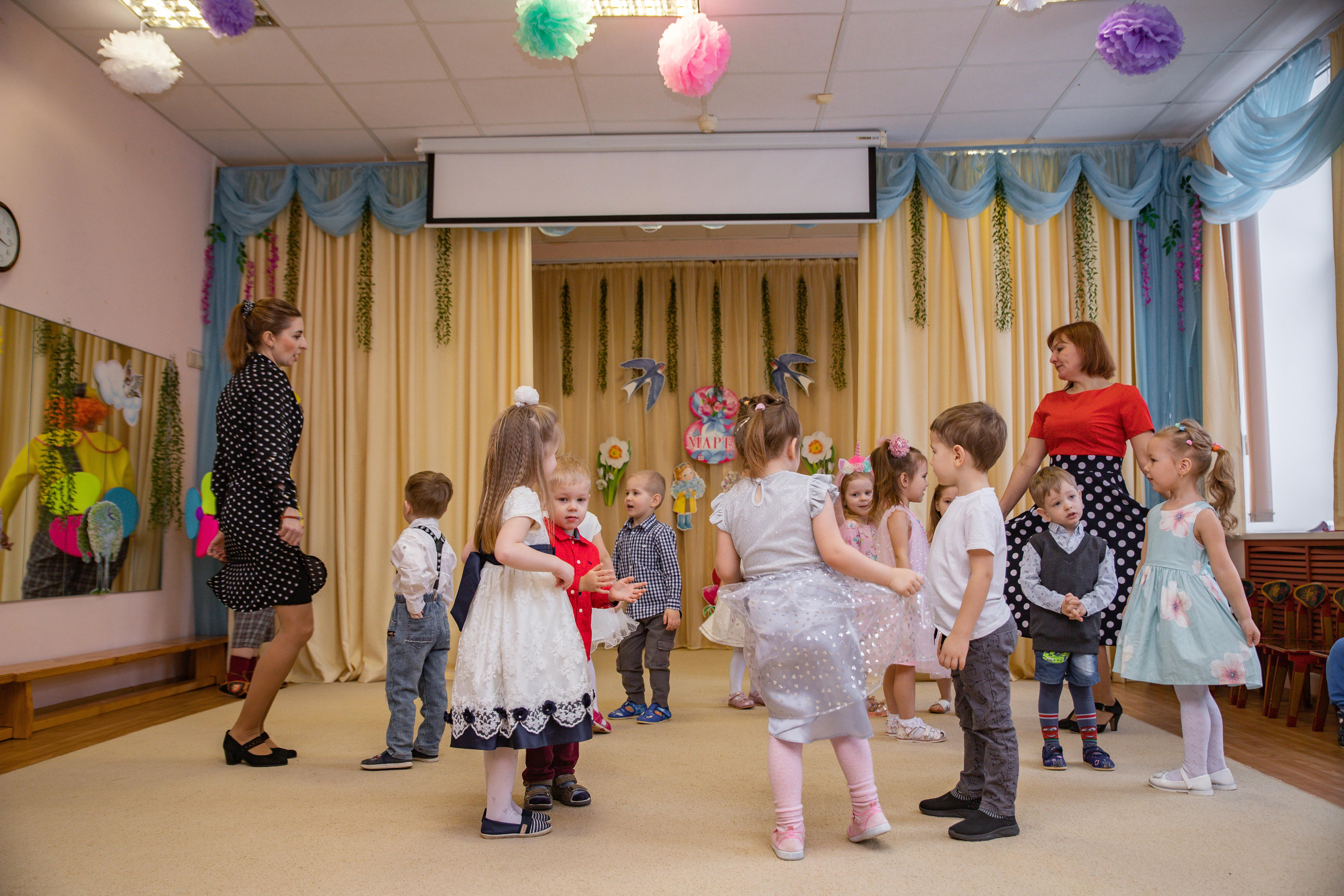 Утренник в детском саду. Семейный свадебный интерьерный фотограф Тверь Санкт- Марина Свистунова