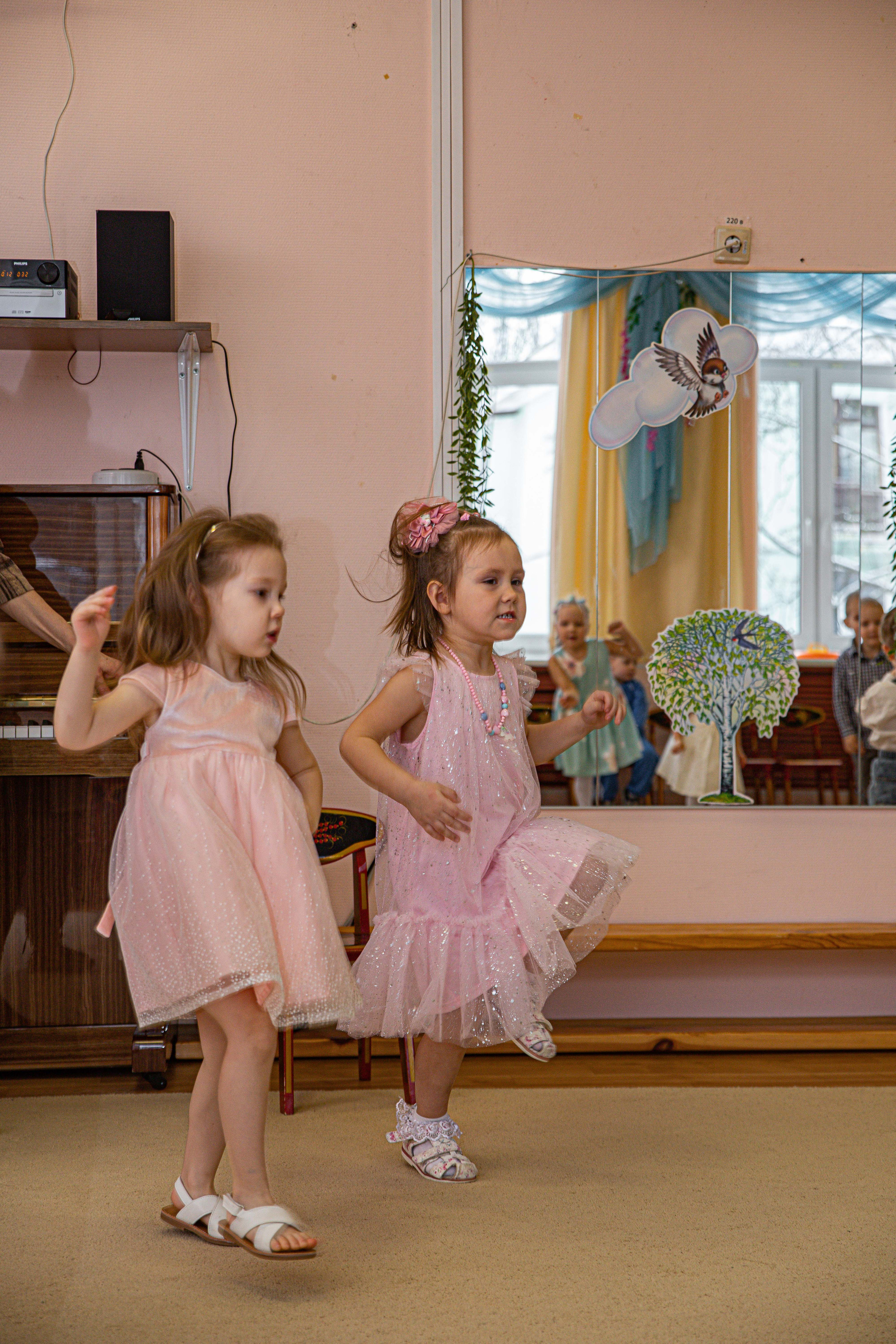 Утренник в детском саду. Семейный свадебный интерьерный фотограф Тверь Санкт- Марина Свистунова
