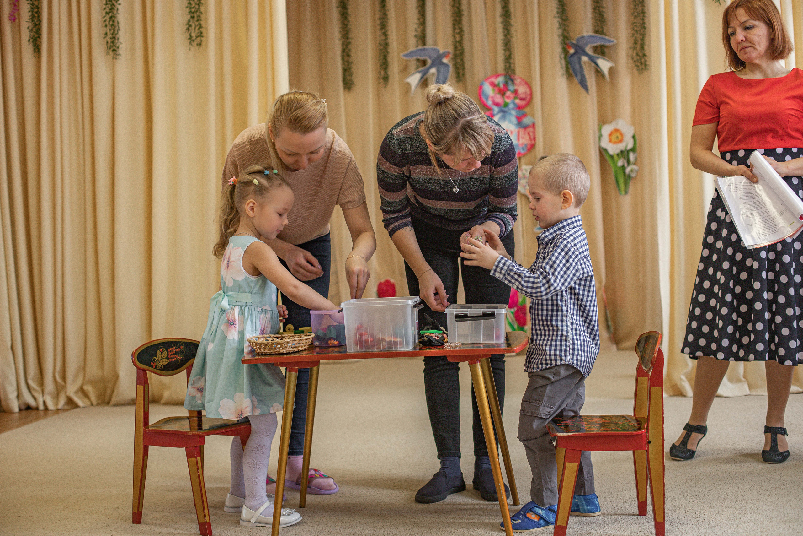 Утренник в детском саду. Семейный свадебный интерьерный фотограф Тверь Санкт- Марина Свистунова