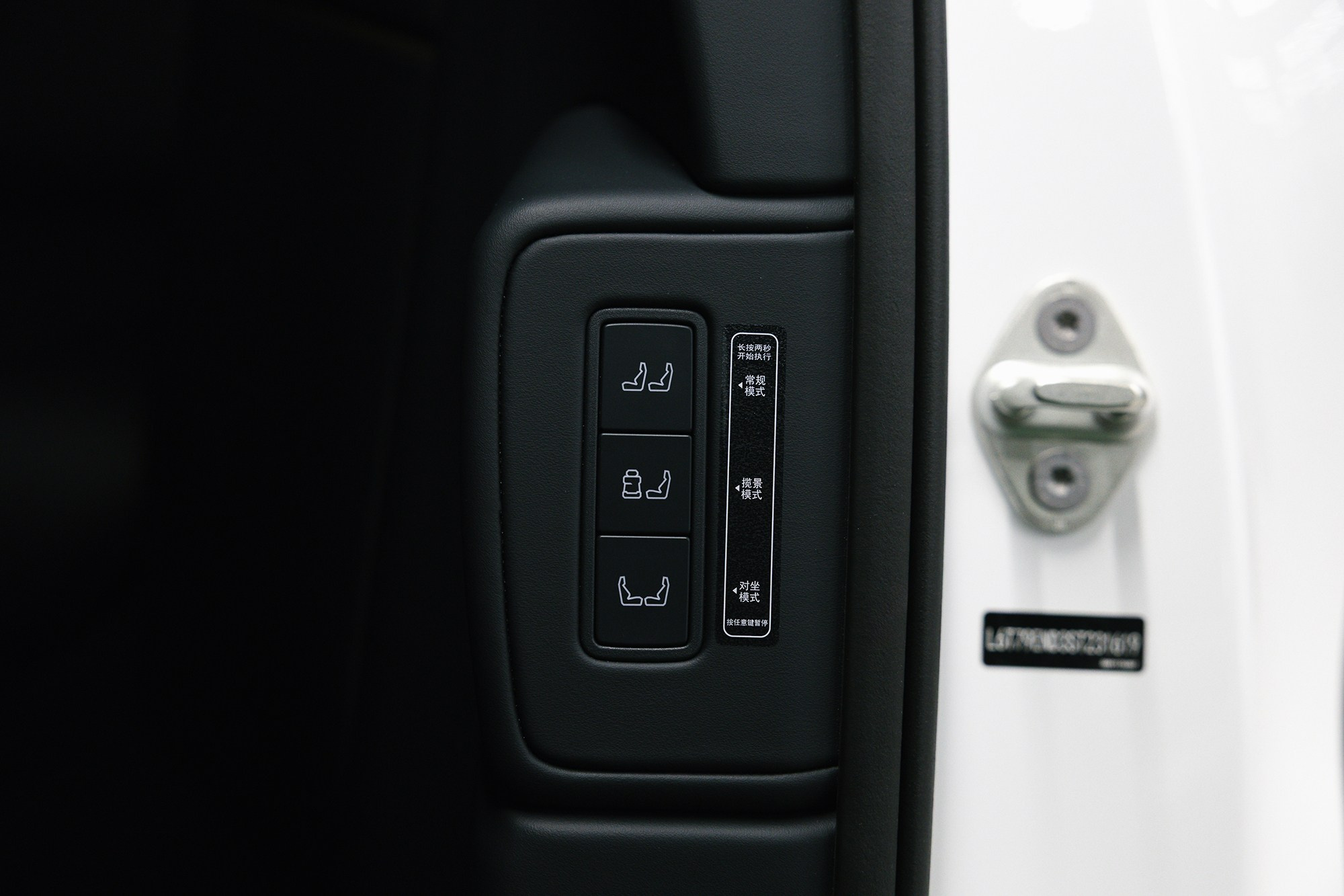 Lynk & Co 900 Ultra 2,0hyb 4WD AT (734 л. с.). Автосалон «Х-Авто»