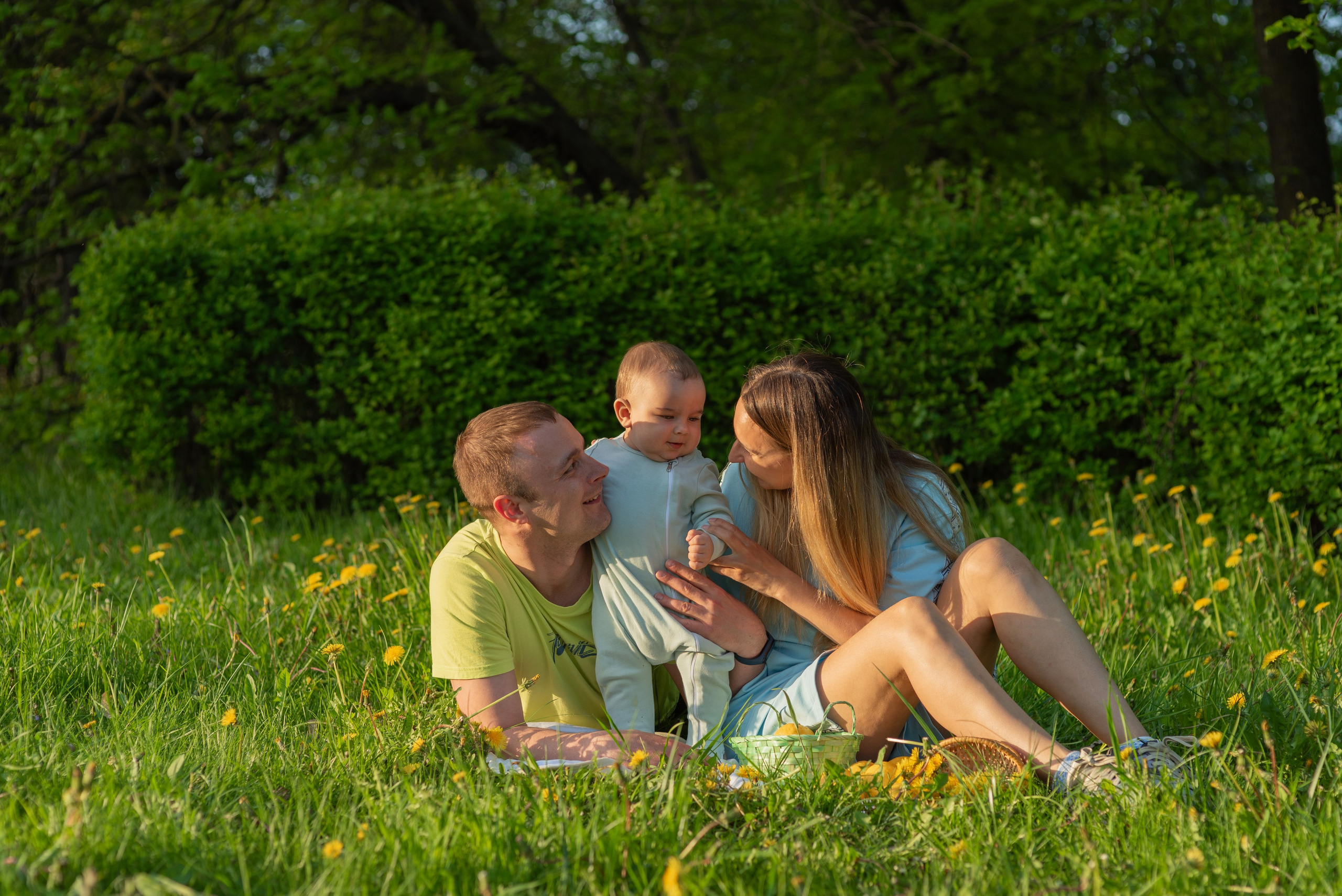 Семья в Лошицком парке. Фотограф Крещения и Венчания. Минск и другие города. Почтенная Наташа