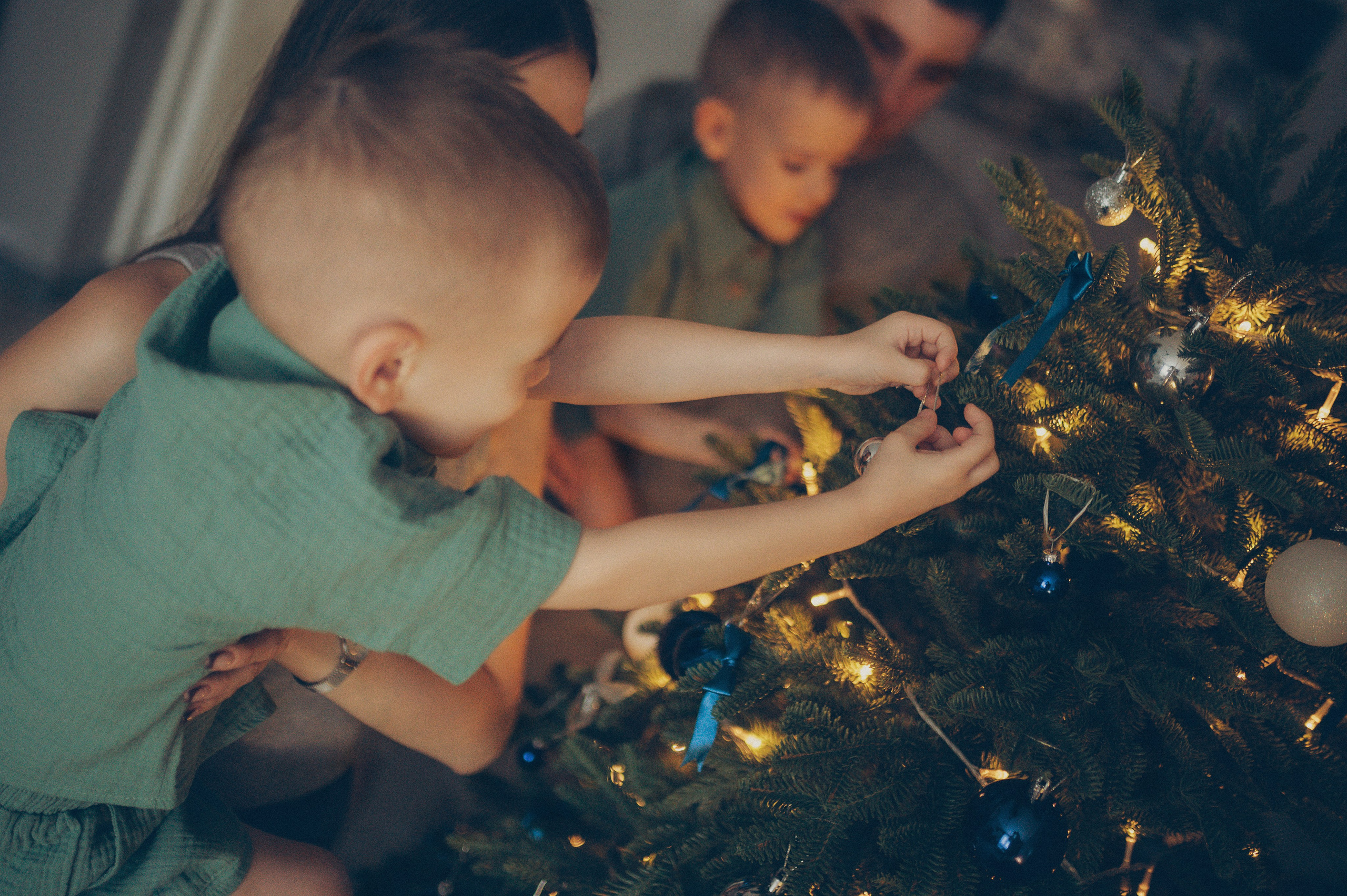 Миша и Тимофей (новогодняя домашняя). Фотограф, г. Лесной Свердловской области