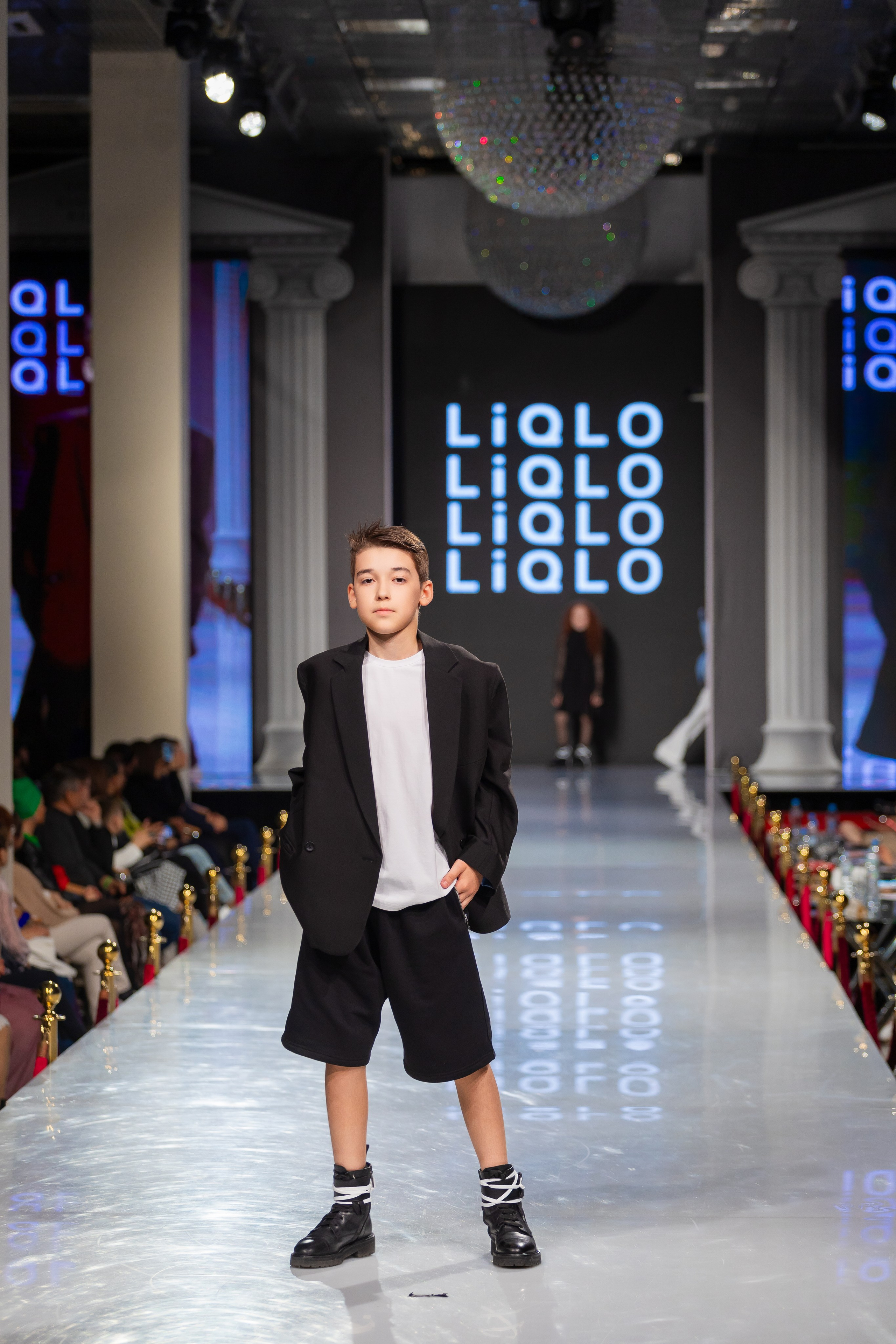 Estet Fashion Week. Photomantis