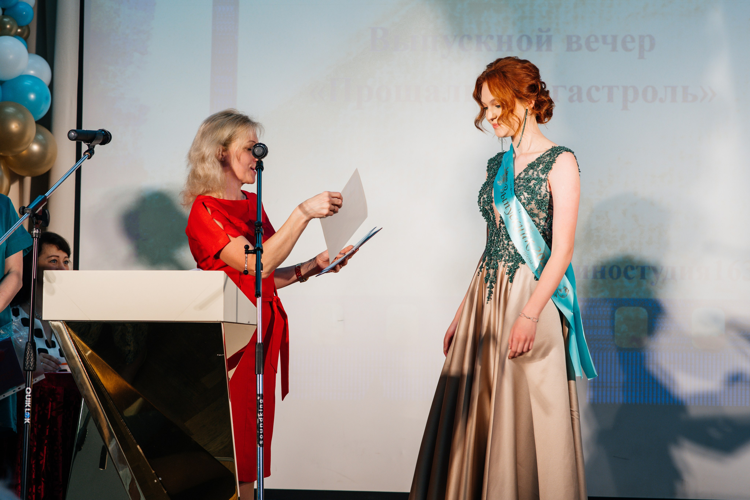 Вручение аттестатов. Выпускные альбомы в Подольске Москве и МО