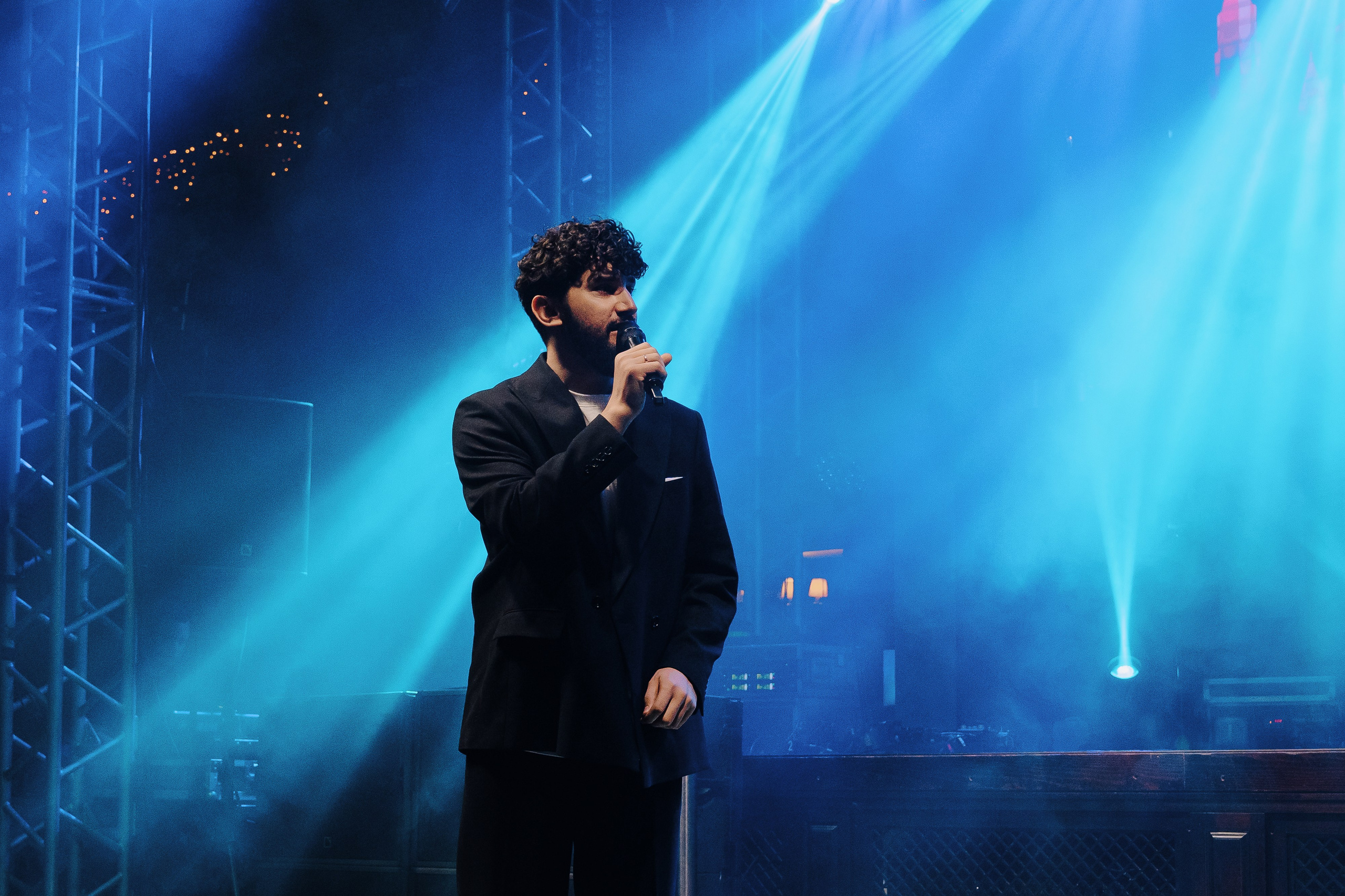 20 ЛЕТ МЕГАПОЛИС ЧЕЛЯБИНСК ХЕДЛАЙНЕР ЕЛКА. Репортажный фотограф Зуев Роман г. Челябинск