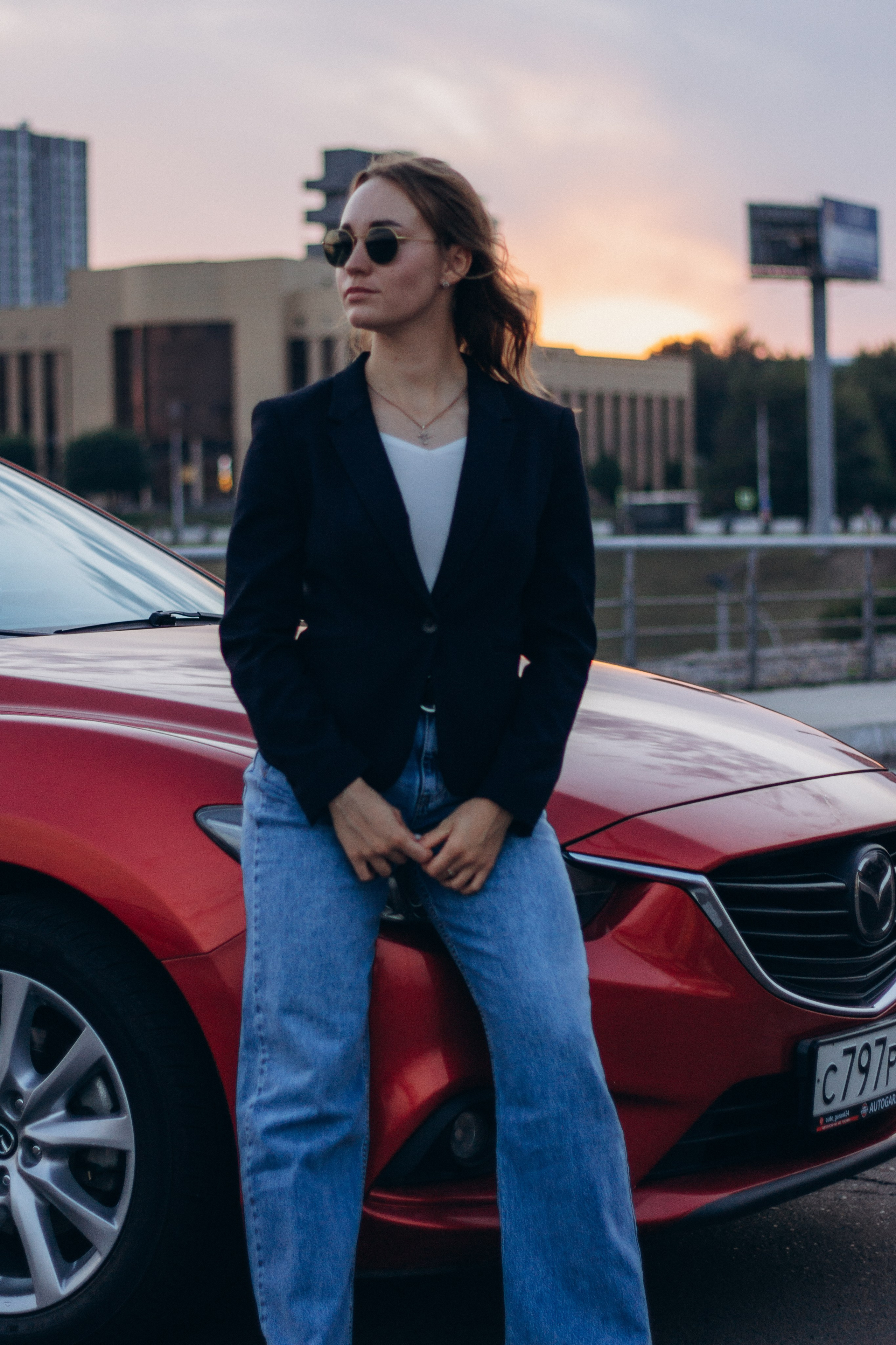 Girl and Car. Фотограф Красноярск Архипова Алина