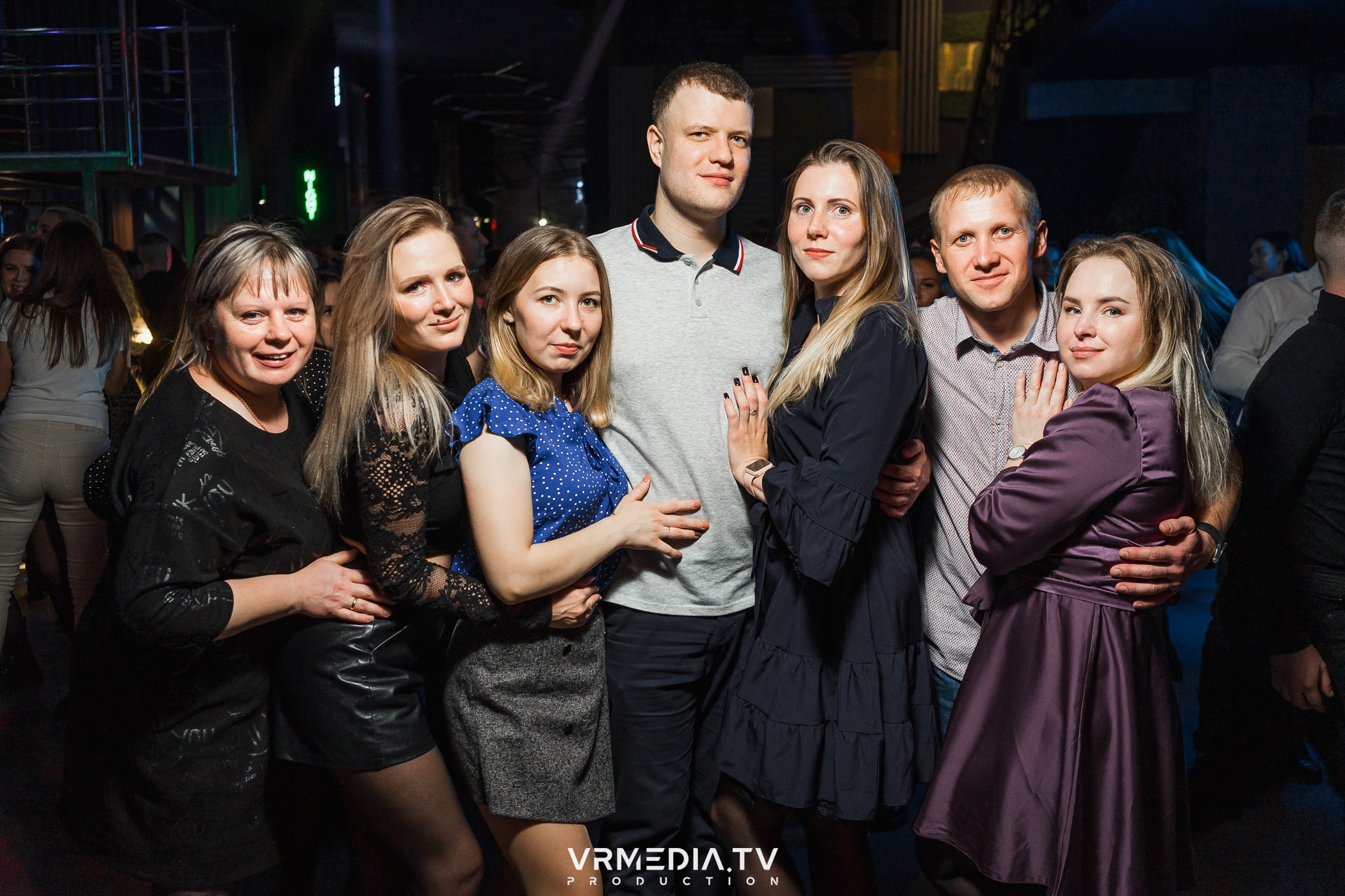 Бумажный дом в баре «Друзья»