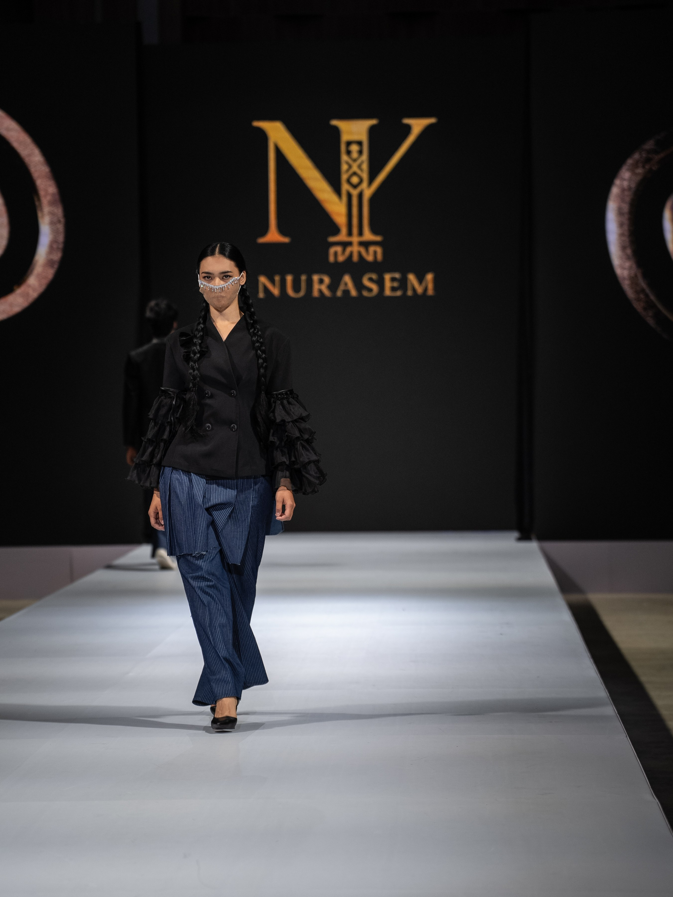 EURASIAN FASHION WEEK Nurasem. Сайт Алматинского НЮ АРТ, будуар и фэшн фотографа Дениса Карпенко
