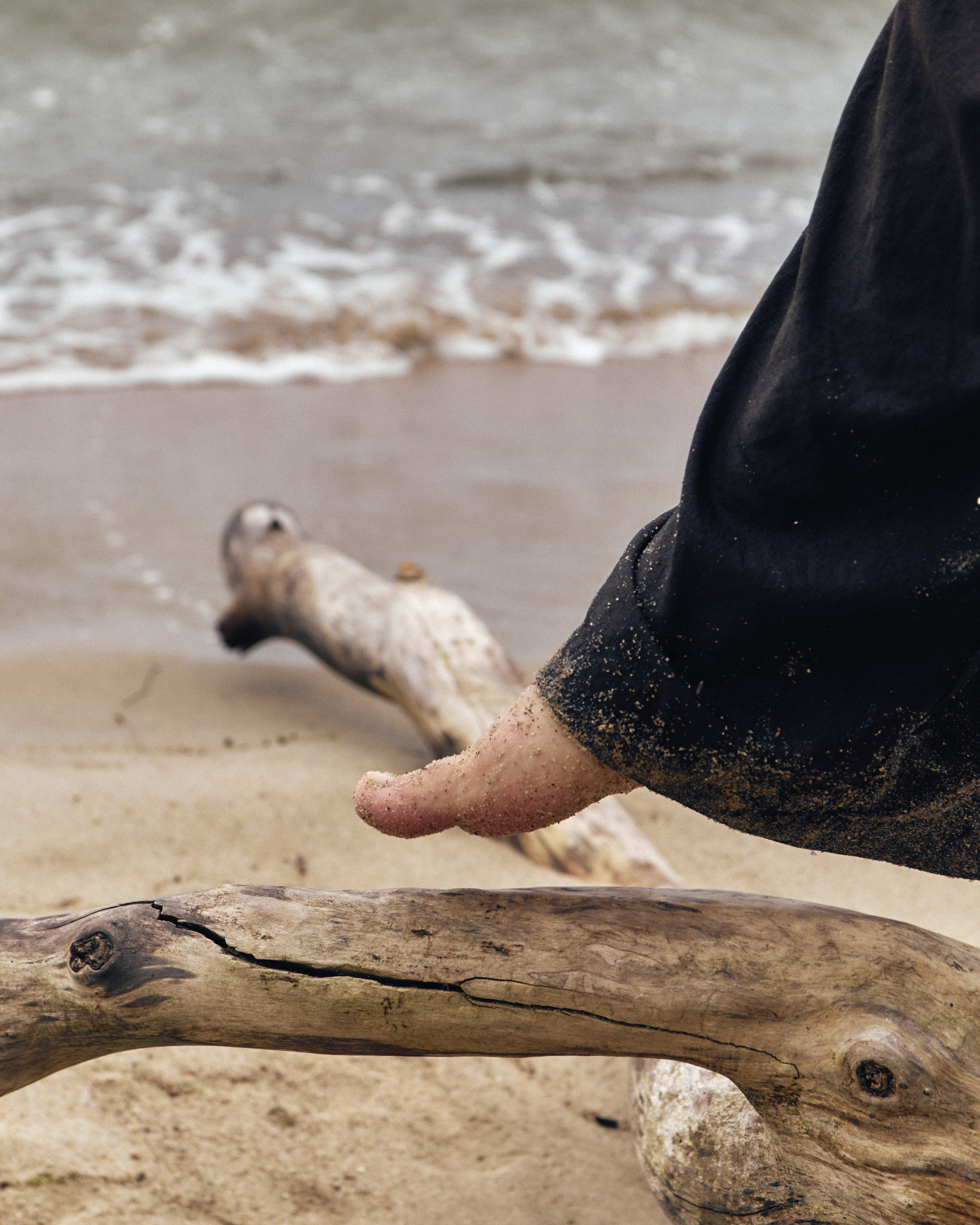 Женская индивидуальная фотосессия у берега балтийского моря для девушки фэшен фотографом Екатериной Врублевской отель Метрополь Зеленоградск Балтийк Куршская коса