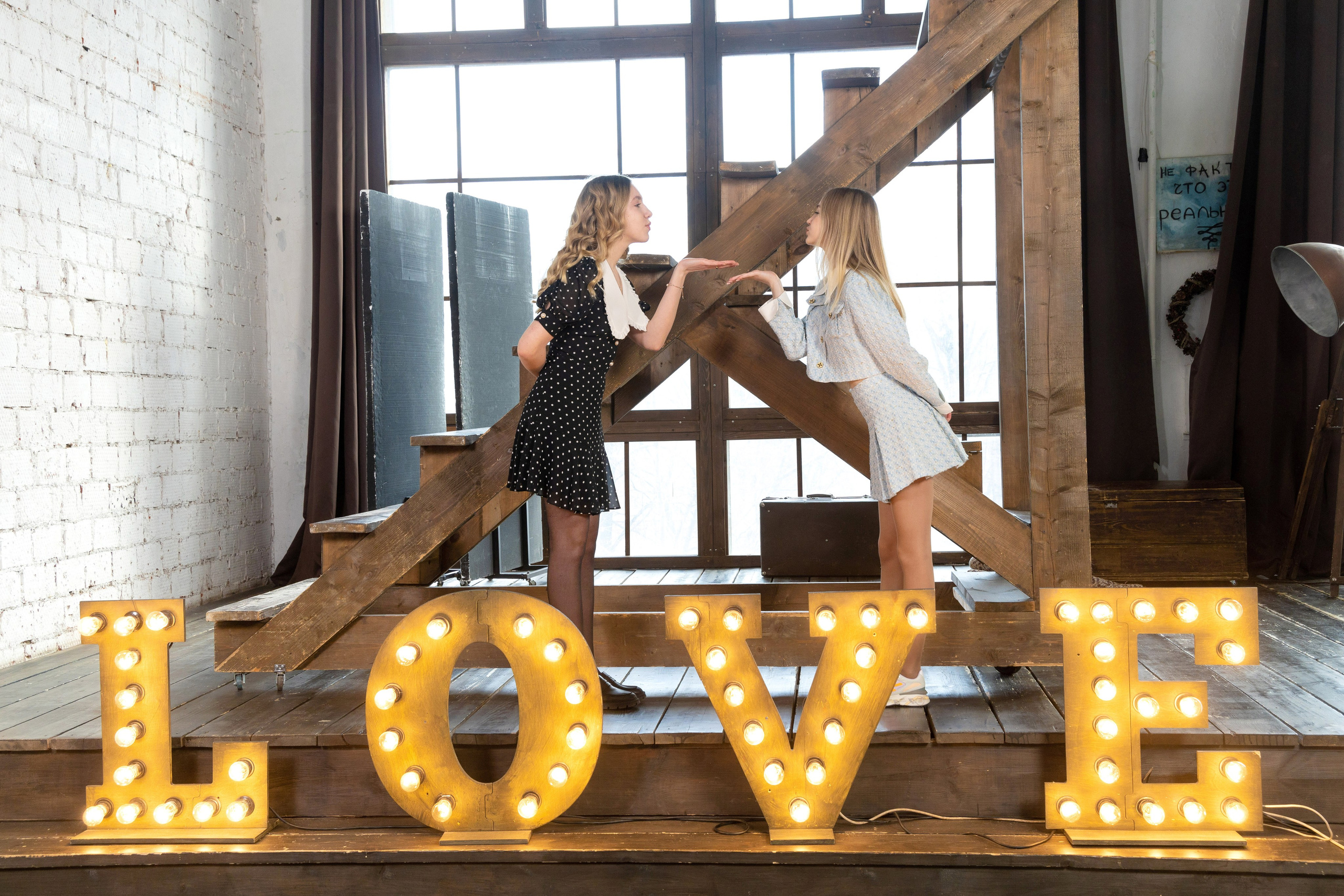 Зал Space. Школьная фотосессия в студии. Выпускные альбомы в Москве и Подмосковье