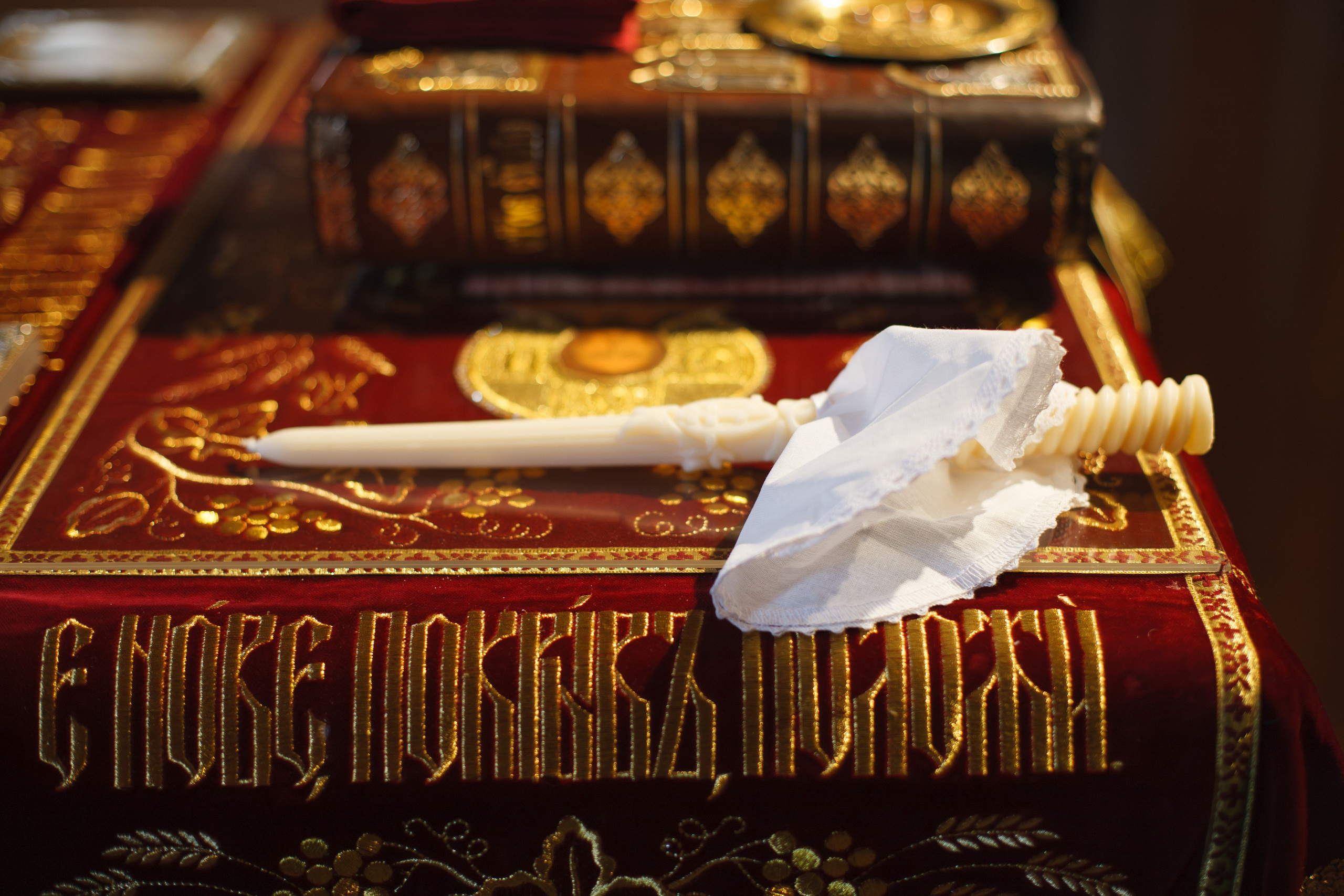 Венчание в храме Антипы Пергамского, стиль «ORWO UT21». Фотограф на крещение/венчание