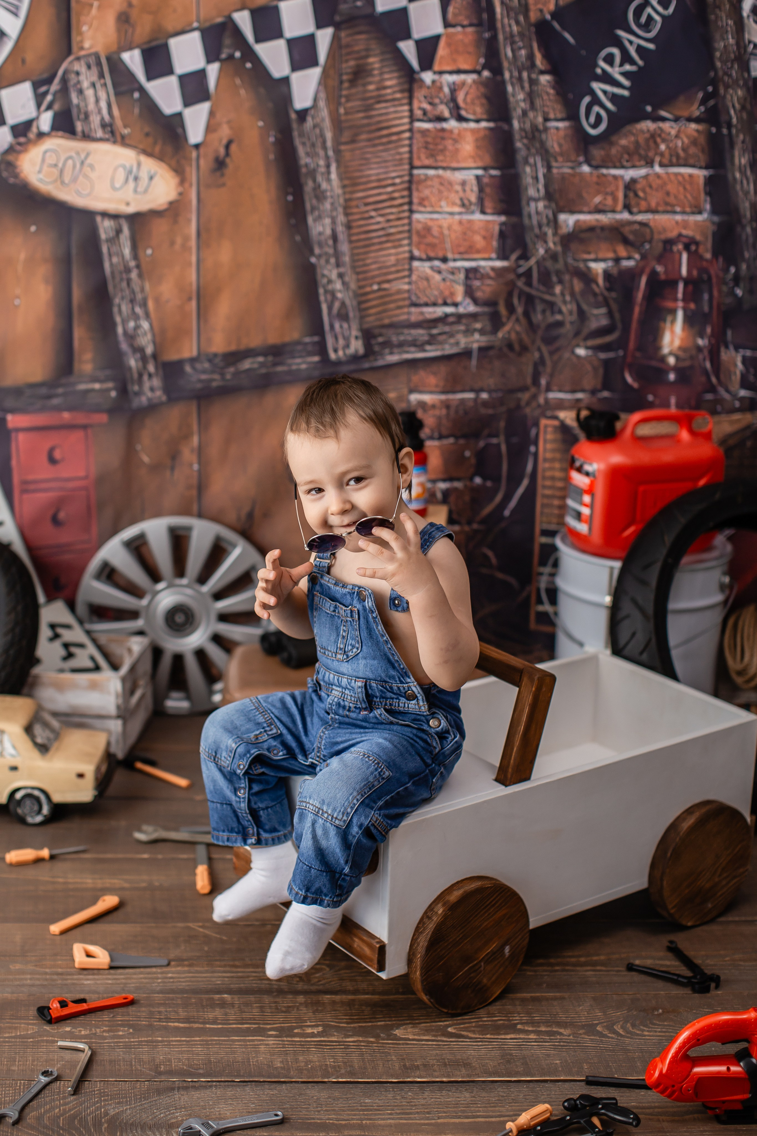 Фотодень " ГАРАЖ «(для 1-4 года) 20.09.26 г запись идёт. Детский семейный фотограф на первый годик город Новосибирск Дымова Светлана пакеты всё включено 1-3 года