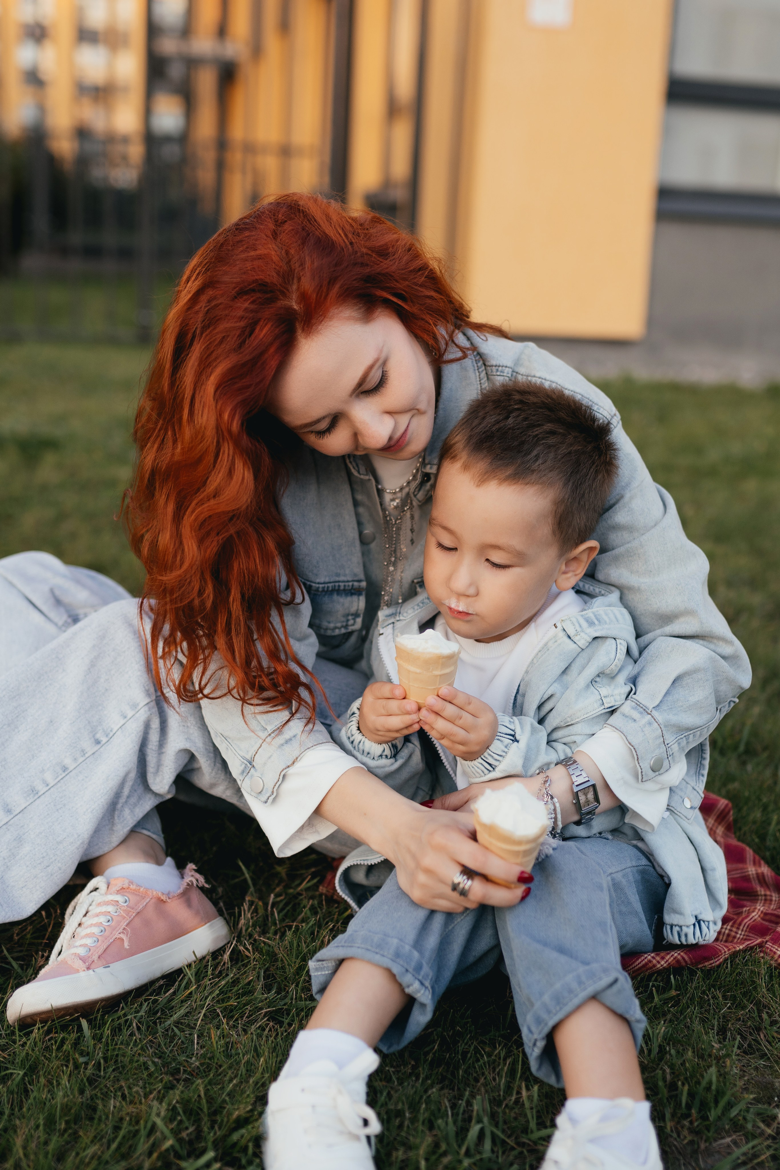 Прогулка в своем дворе. Семейный фотограф в Тюмени  Утенкова Юлия
