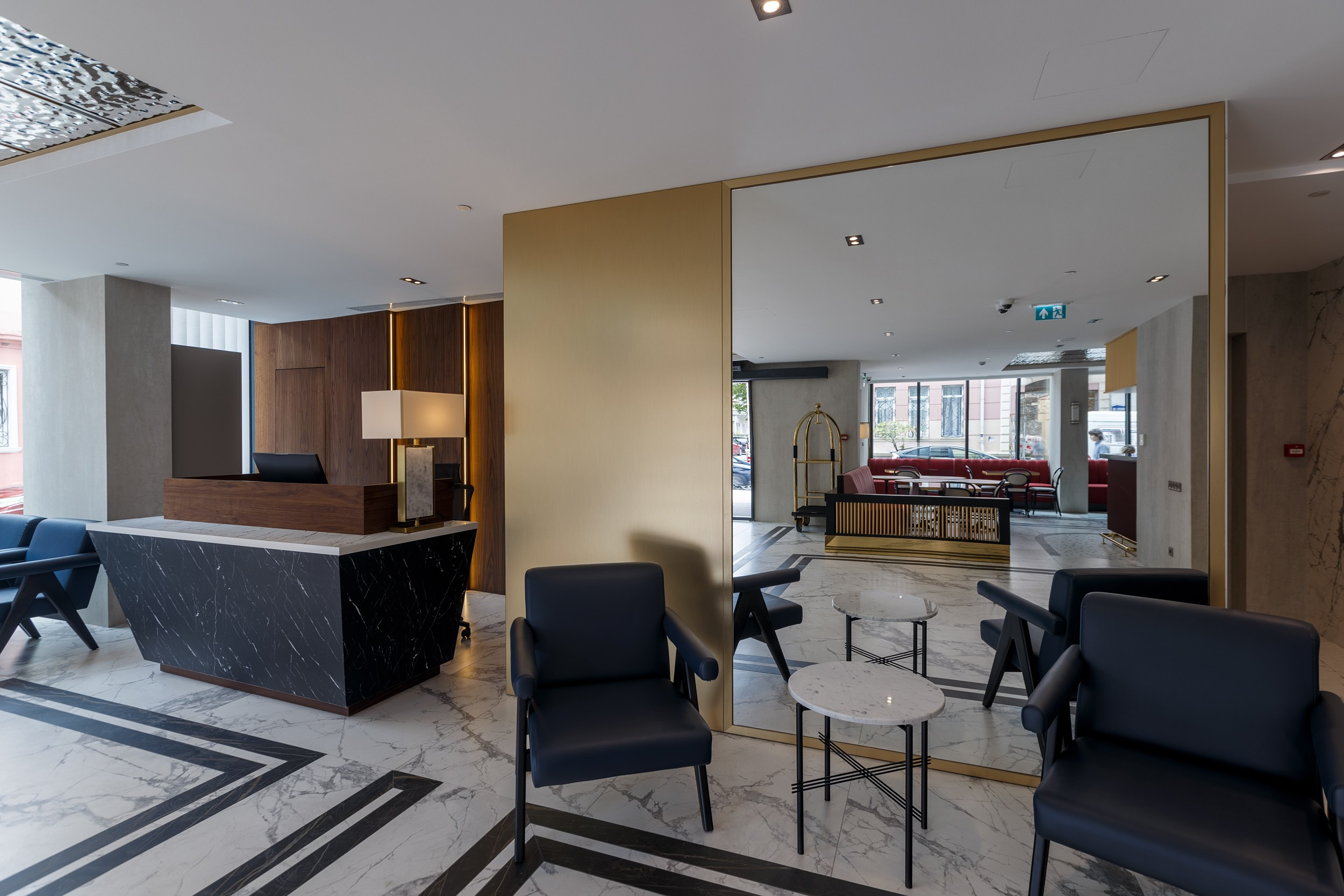 HOTEL PIAZZA EPIGRAPH (BATUMI). Режиссёр, клипмейкер, фотограф — Андрей Охота