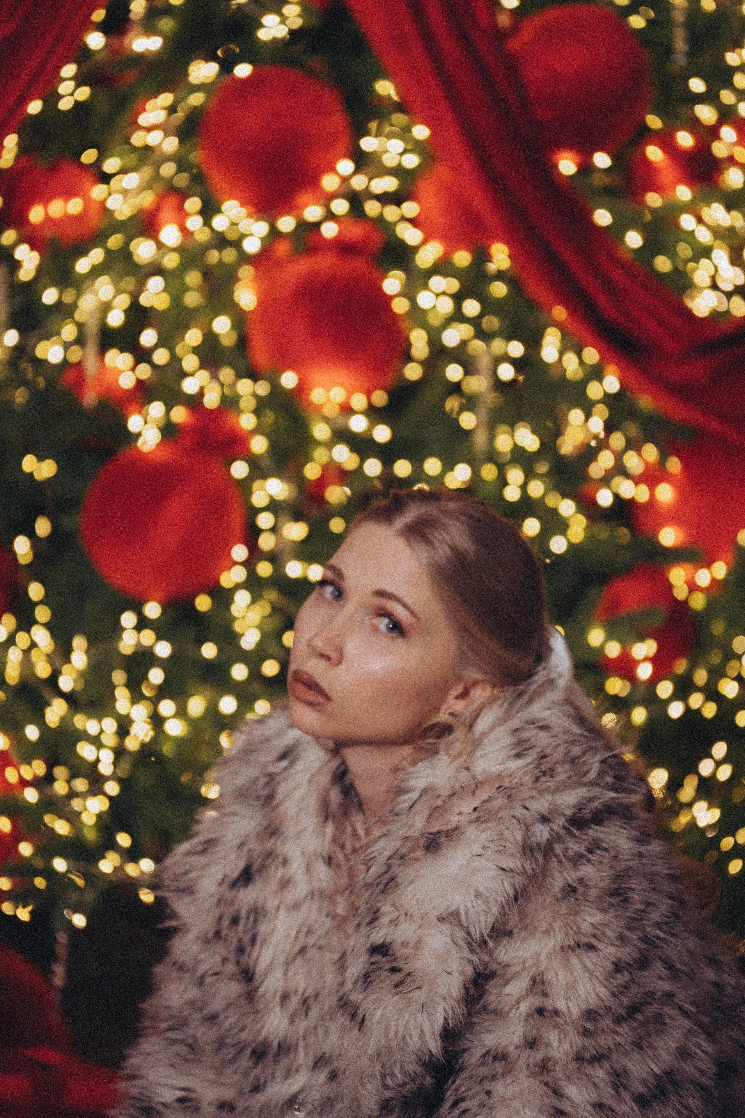 ФОТОСЕССИЯ К НОВОМУ ГОДУ В СТУДИИ С ЕЛОЧКОЙ КРАСИВЫЙ ОБРАЗ. Профессиональный фотограф, Санкт-Петербург — Виктория Богомолова