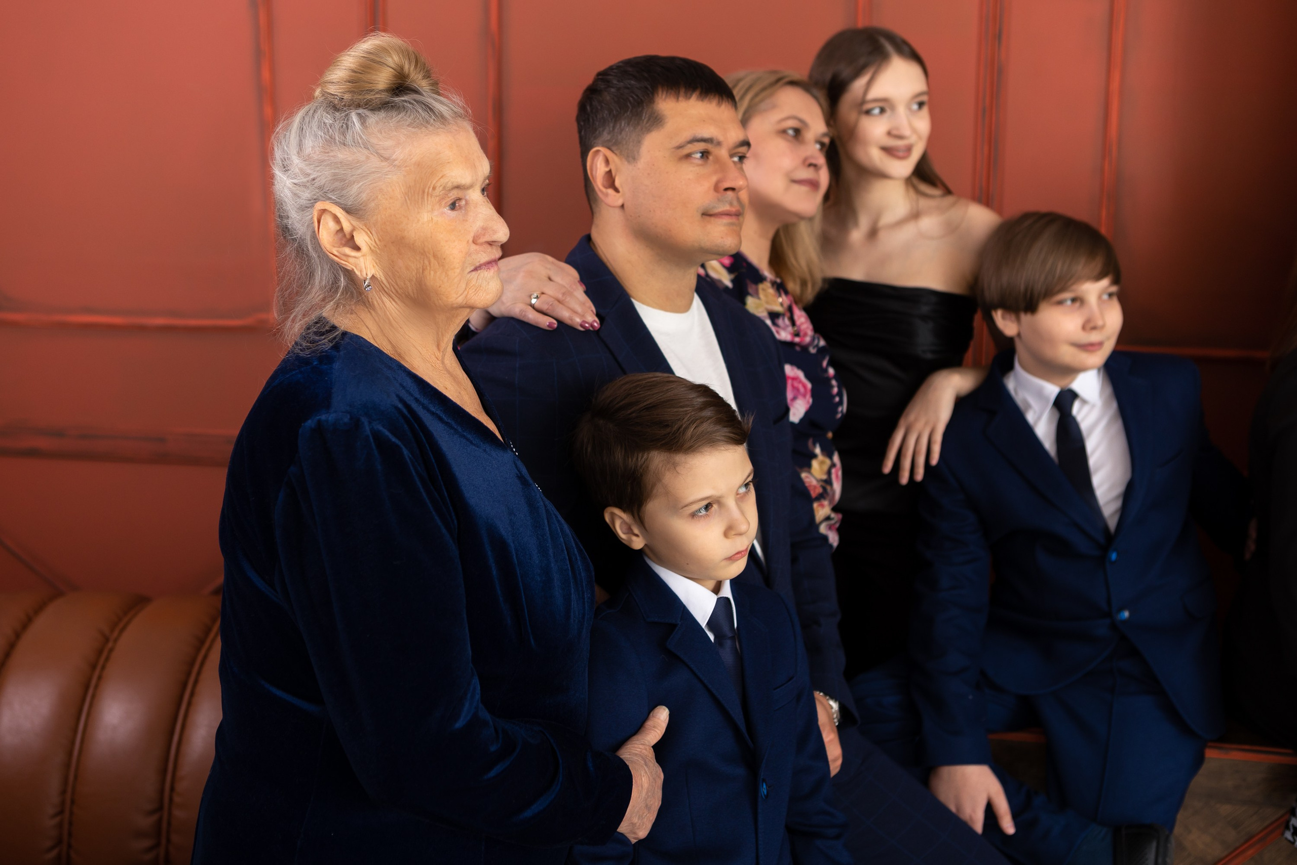 Семейная фотосессия в студии. Фотограф в Оренбурге. Профессиональный фотограф