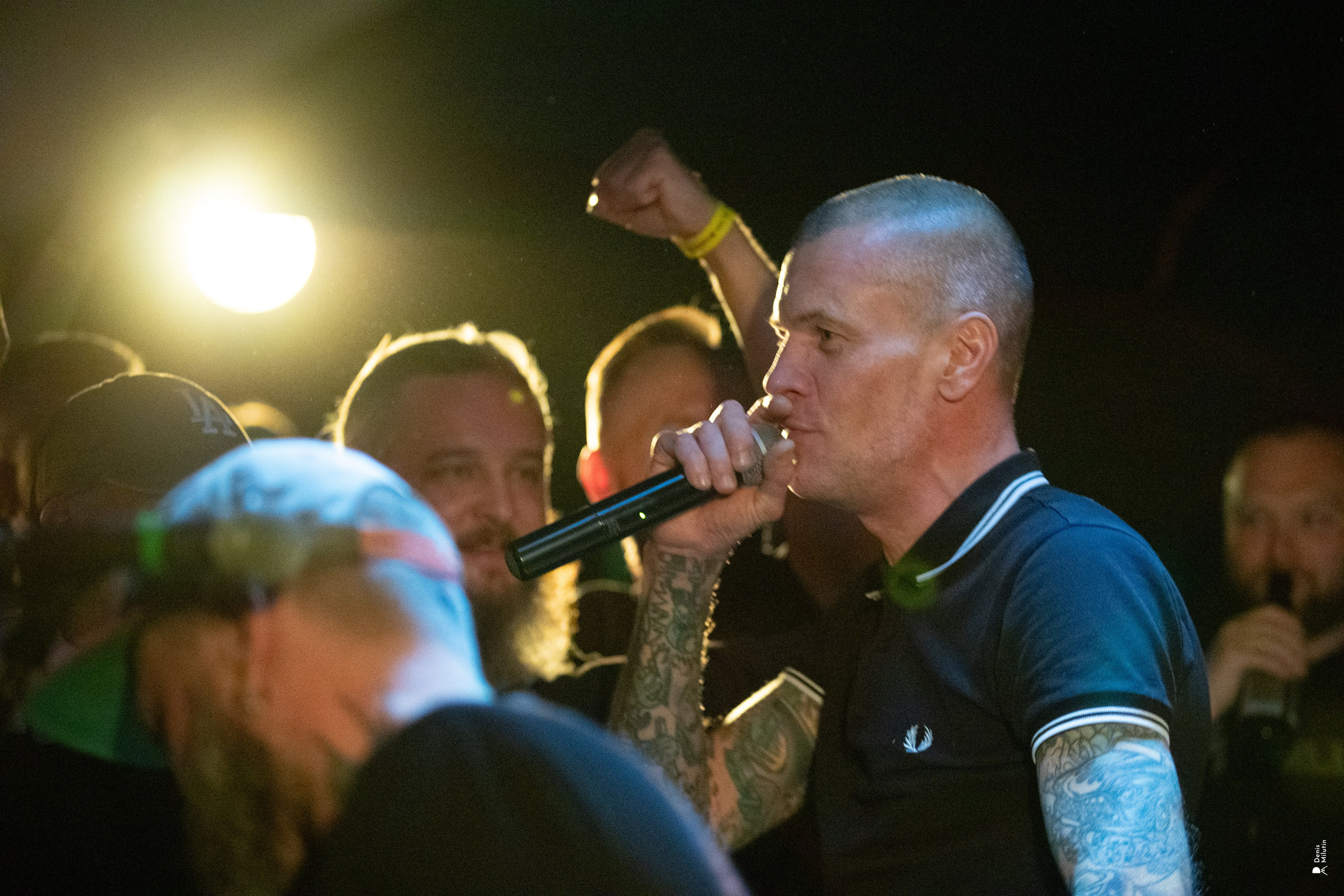 Рядом Ассенизаторы. Портретный фотограф Денис Милютин