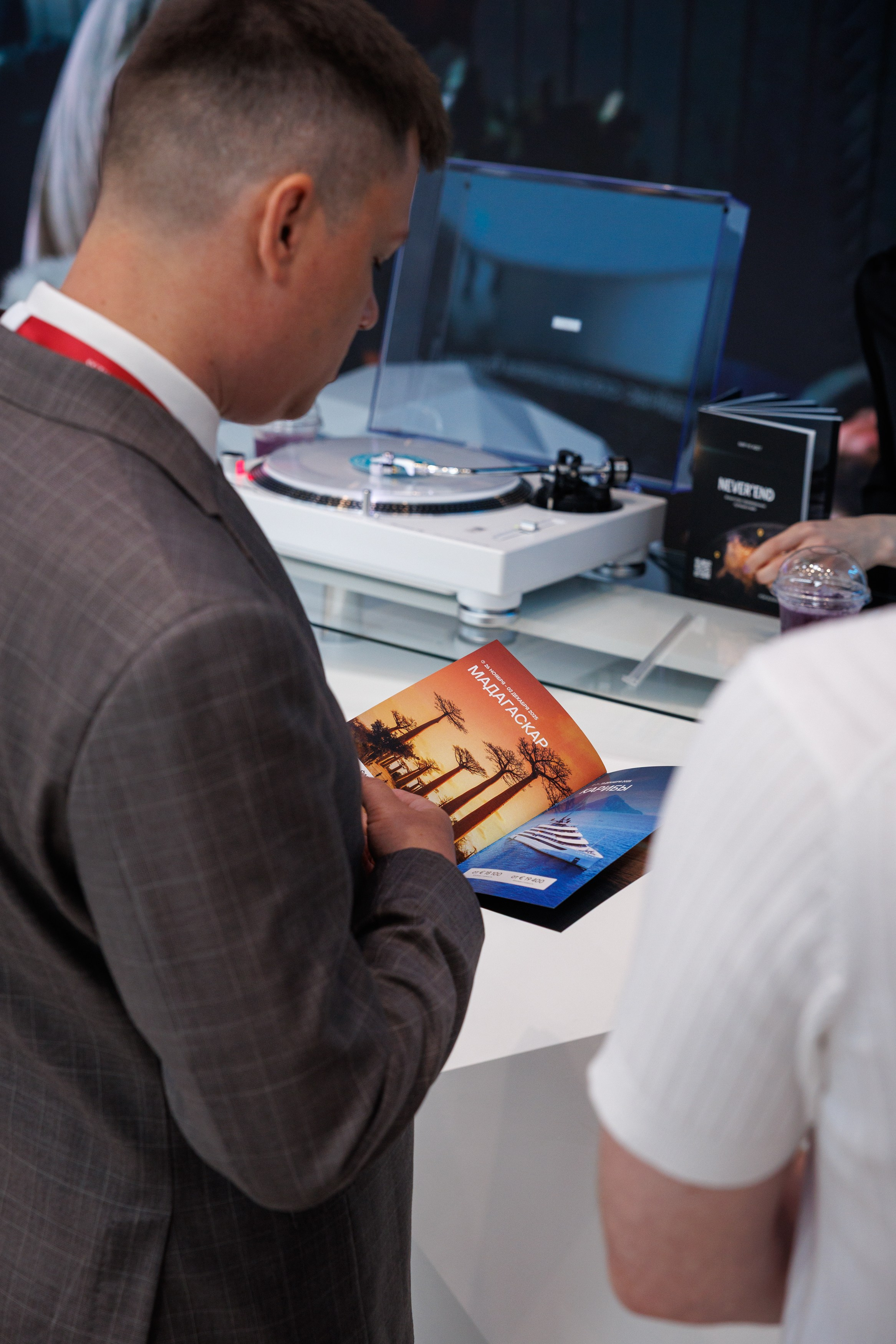 Стенд Never End. Репортажный и предметный Фотограф в Москве