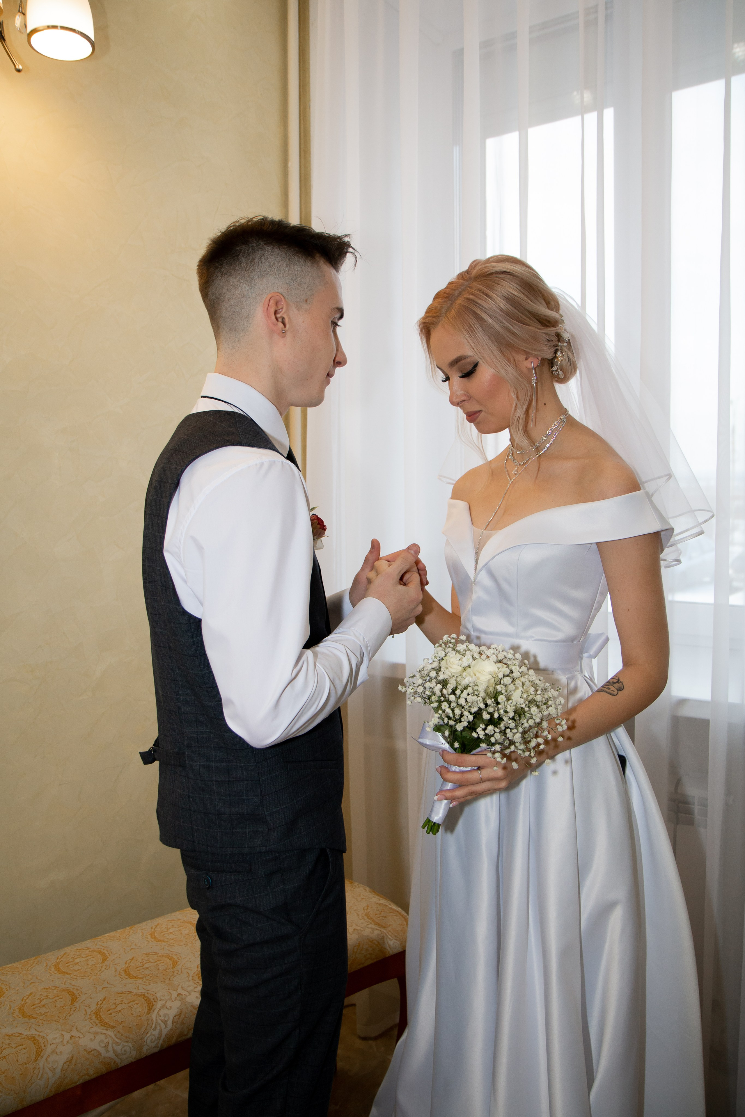 Свадебная фотосессия в Шелехове. Фотограф в Шелехове, лучшие выпускные альбомы в Шелехове