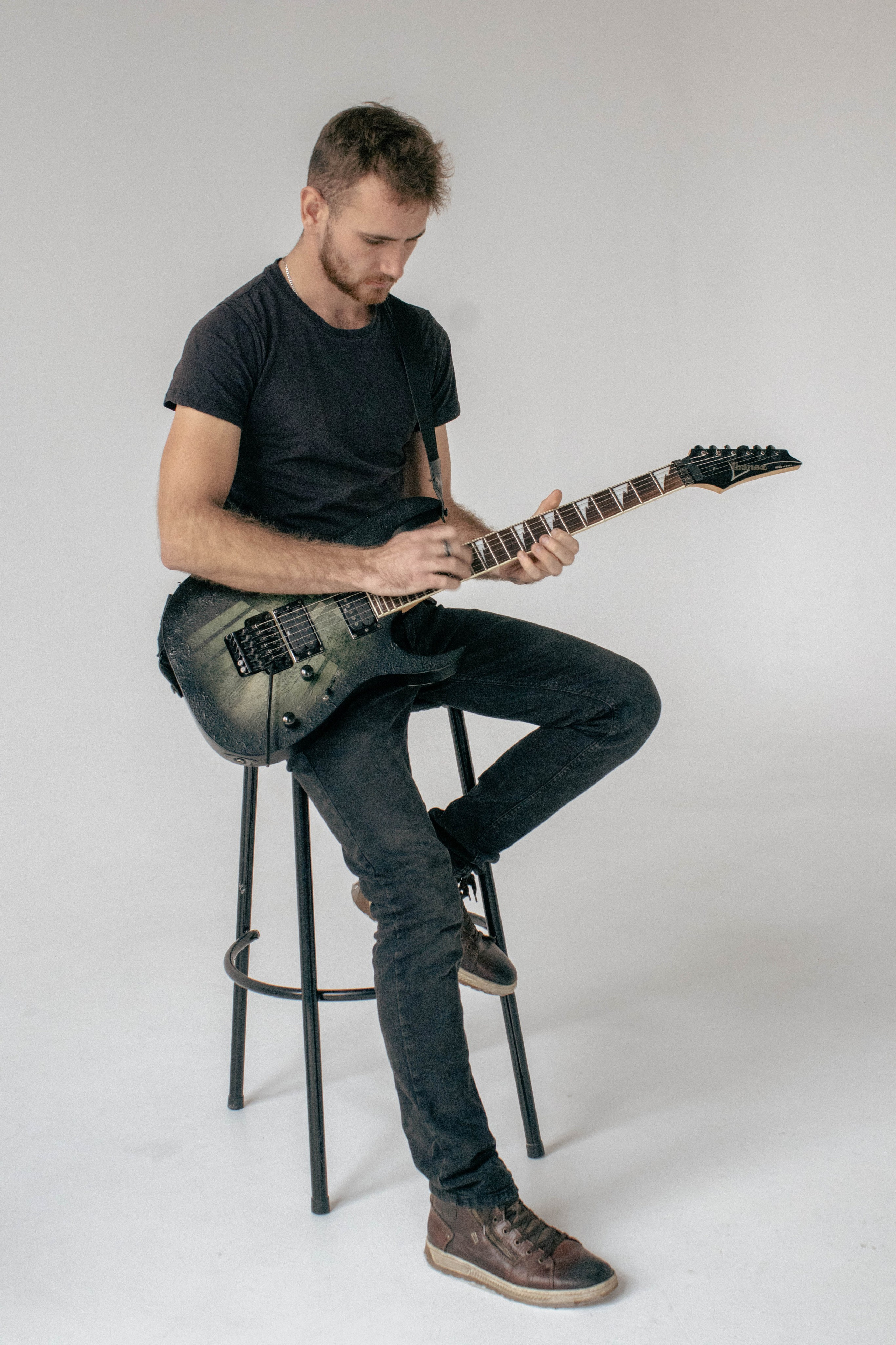 СТУДИЯ. Уличный фотограф Города N