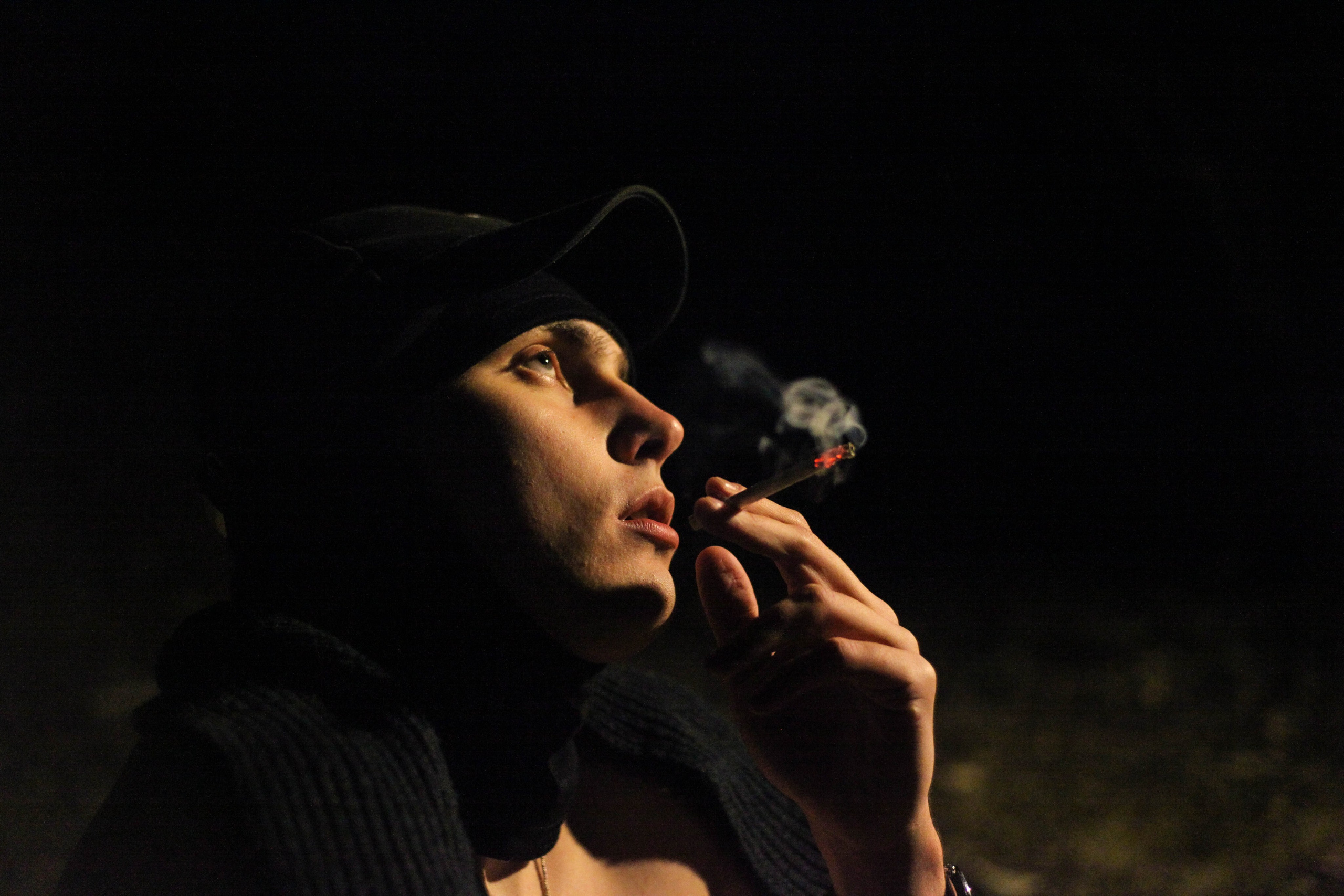 «Затянутая тишина: воспоминания прошлой жизни». Уличный фотограф Города N