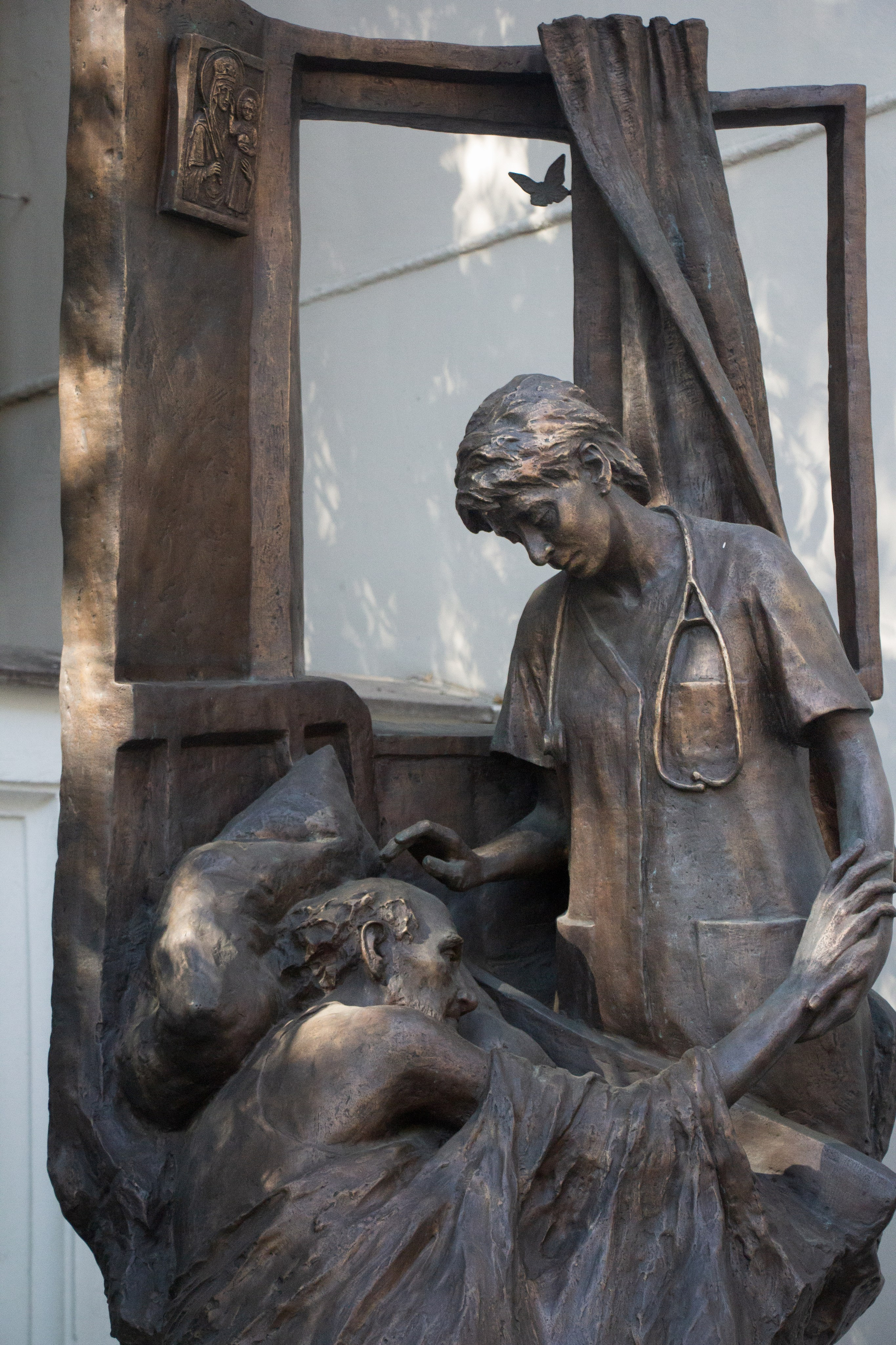 Репортаж с открытия памятника Доктору Лизе. Фотограф Алекс Беранже