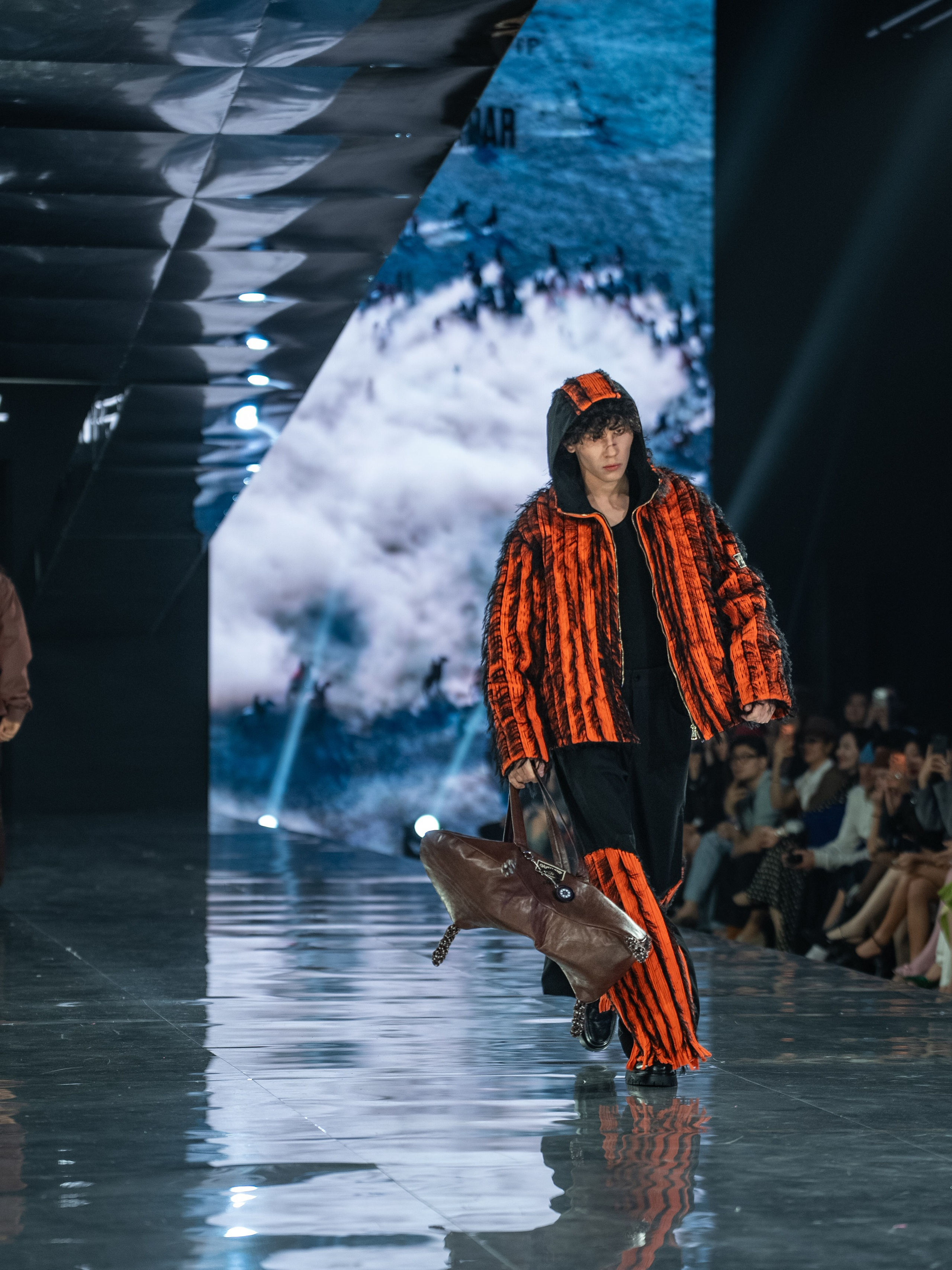 Visa Fashion Week Almaty Pre-Fall 2026 GAZHAIYIP. Сайт Алматинского НЮ АРТ, будуар и фэшн фотографа Дениса Карпенко