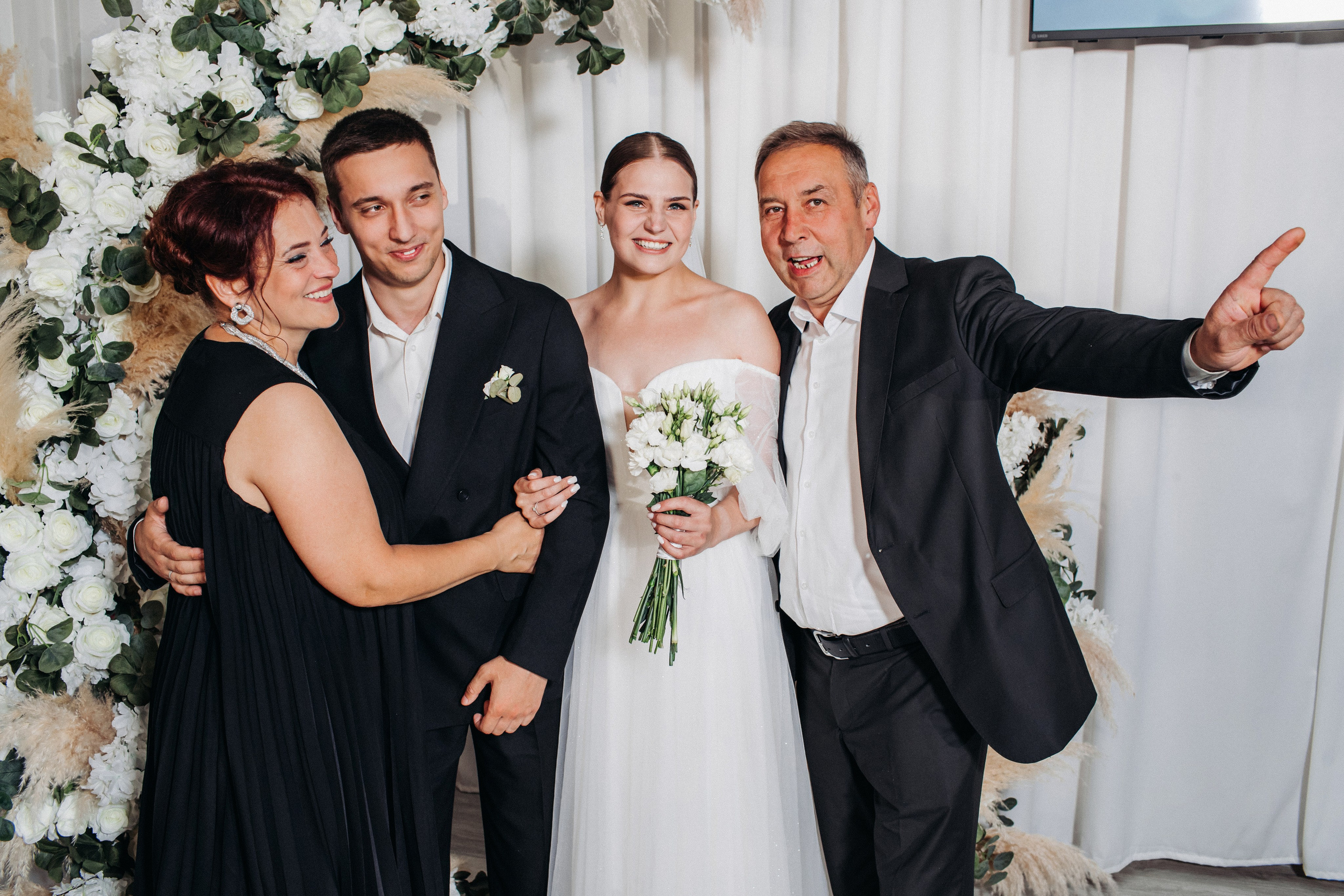 Vlad & Nadya (Saint-Petersburg, Russia). Destination wedding photographer Peter Letu