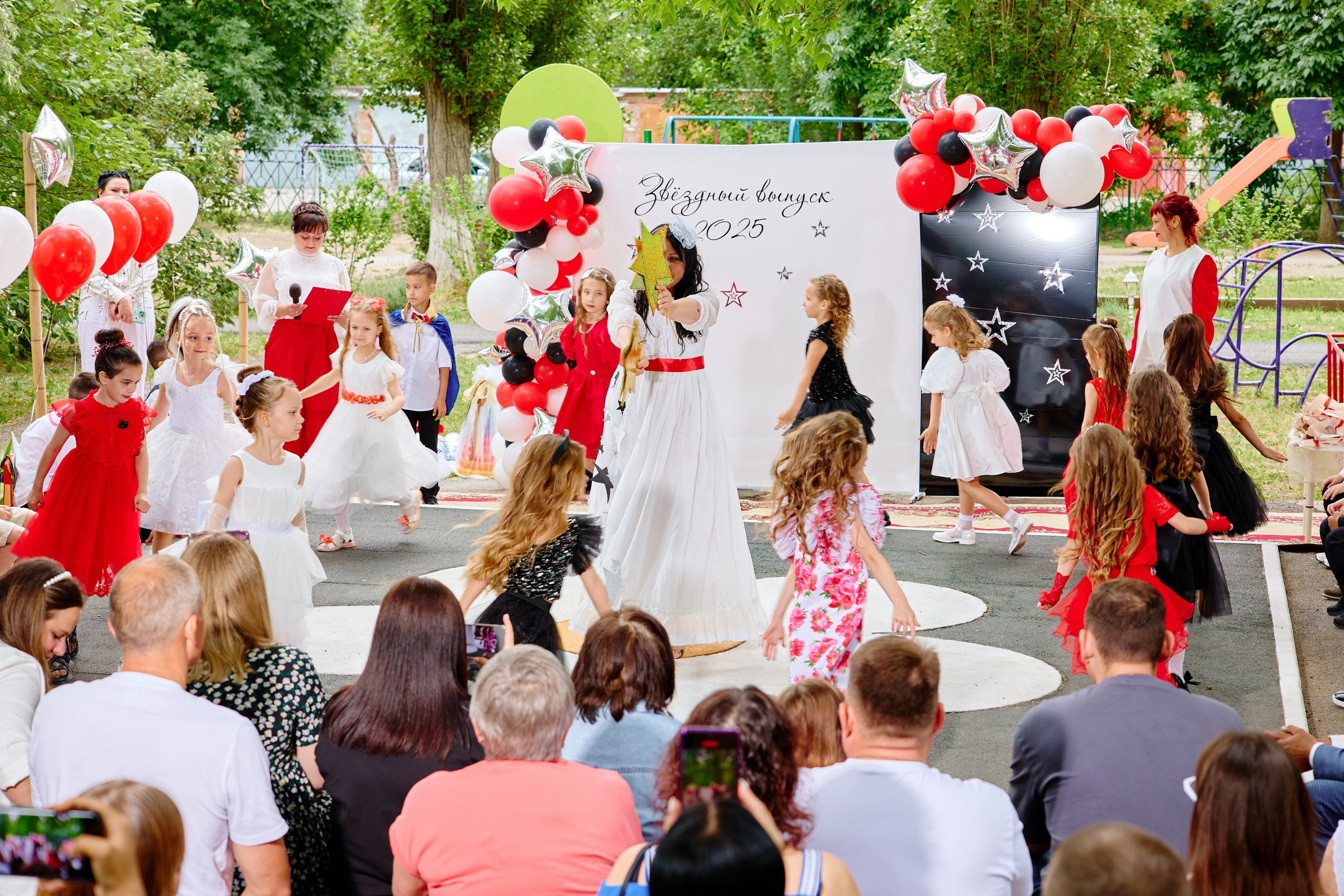 Выпускной 45 сад. Фотограф Выпускные альбомы Таганрог Сергей Коробченко