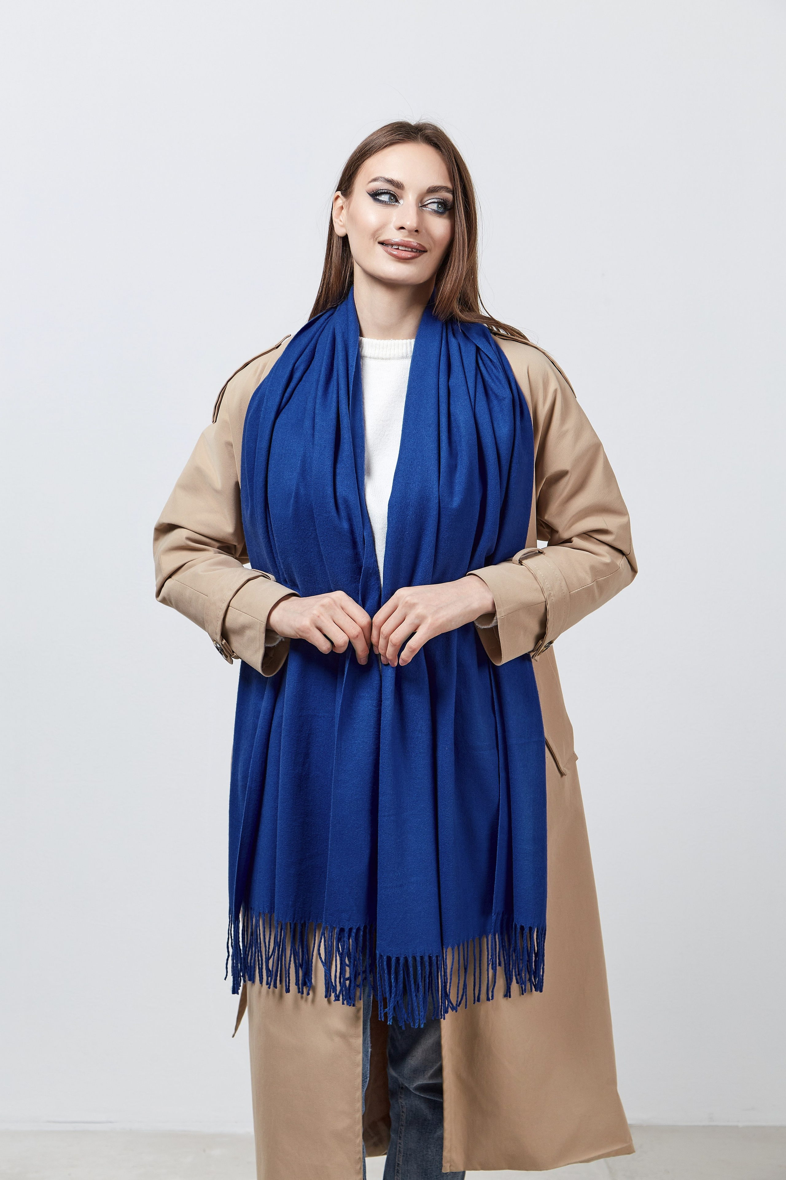 Фотосессия женских шарфы. Фотограф Руслан Потапов в Краснодаре