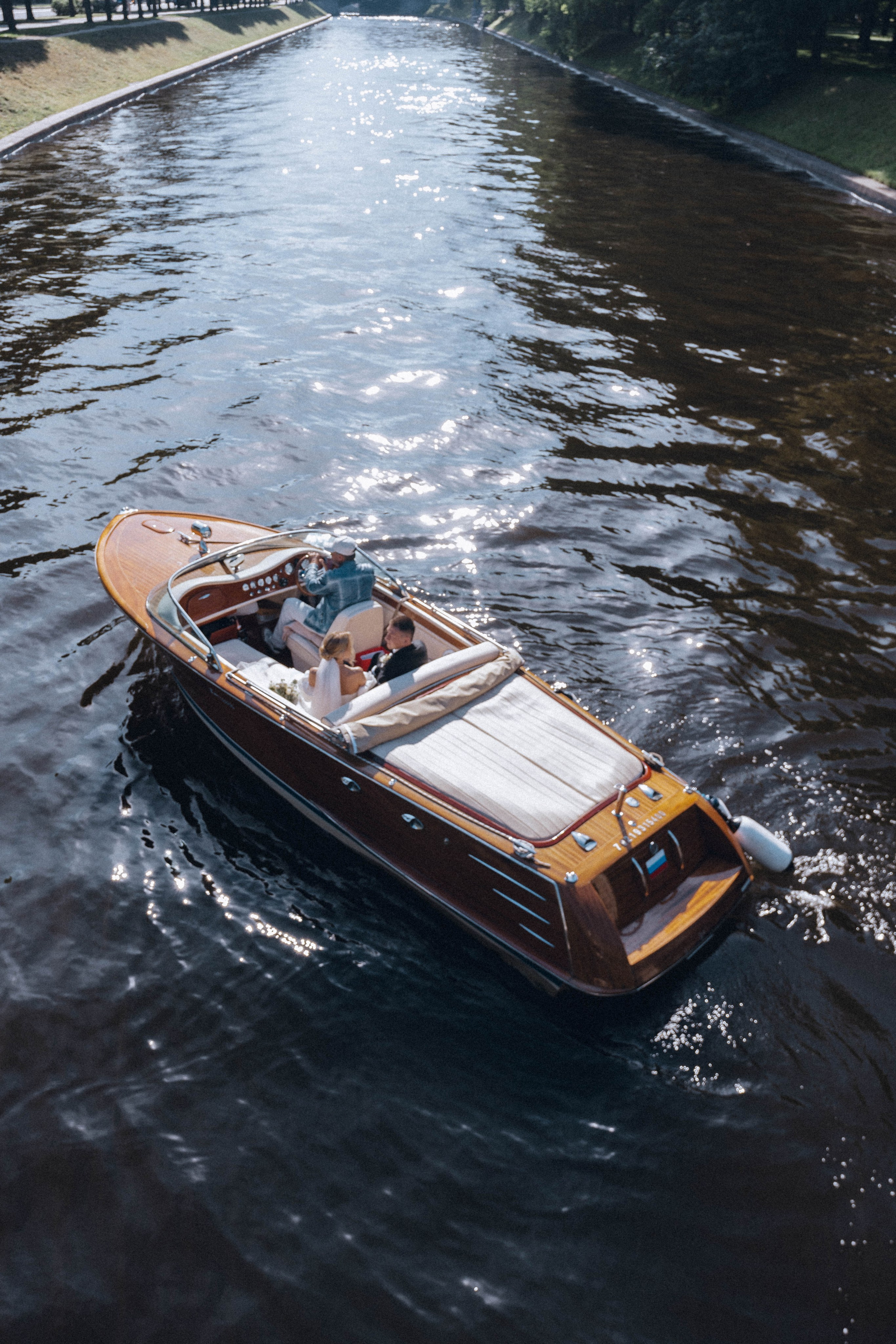 СВАДЕНБНАЯ СЬЕМКА НА КАТЕРЕ ПО КАНАЛАМ САНКТ-ПЕТЕРБУРГА И В АКВАТОРИИ НЕВЫ. Профессиональный фотограф, Санкт-Петербург — Виктория Богомолова