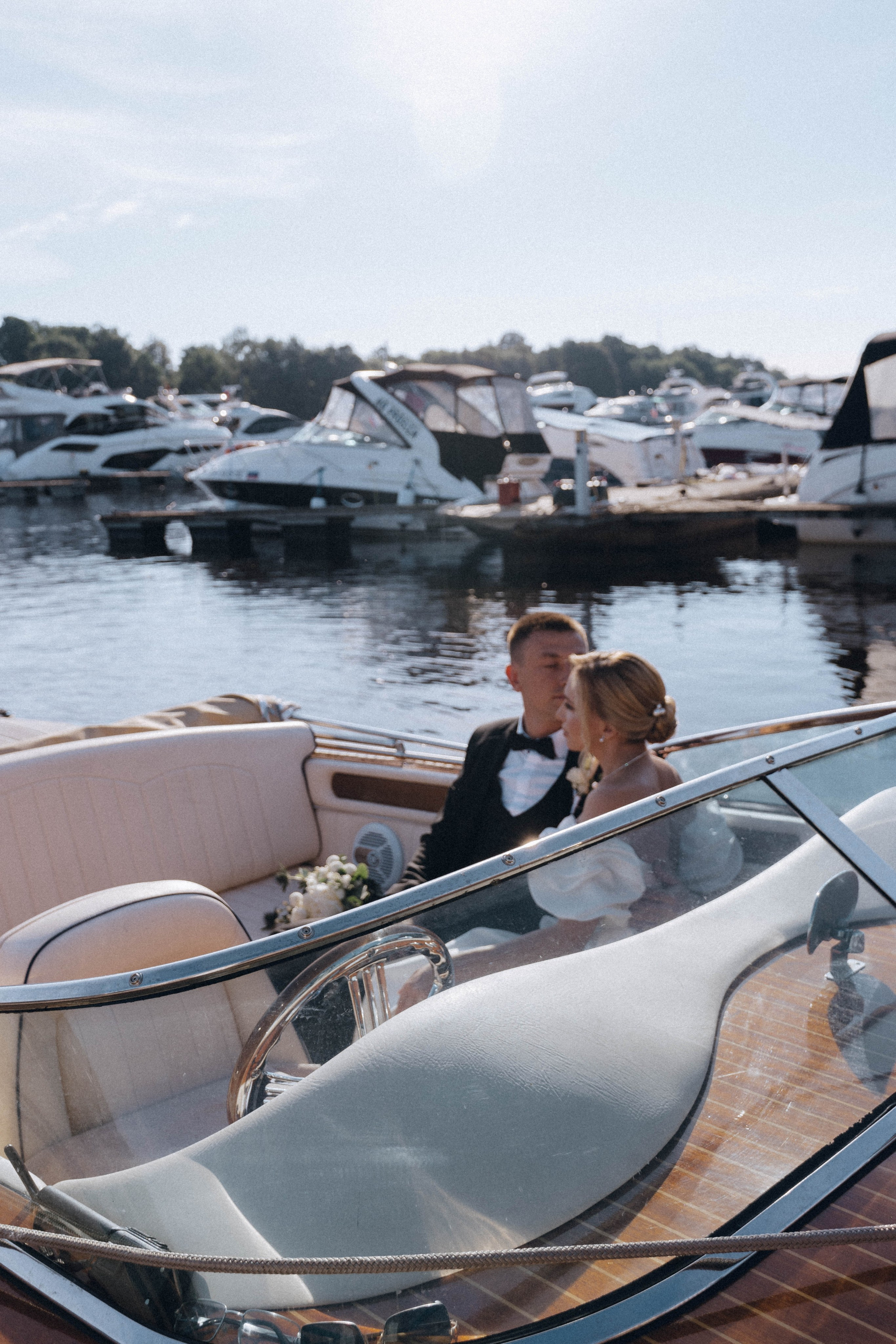 СВАДЕНБНАЯ СЬЕМКА НА КАТЕРЕ ПО КАНАЛАМ САНКТ-ПЕТЕРБУРГА И В АКВАТОРИИ НЕВЫ. Профессиональный фотограф, Санкт-Петербург — Виктория Богомолова