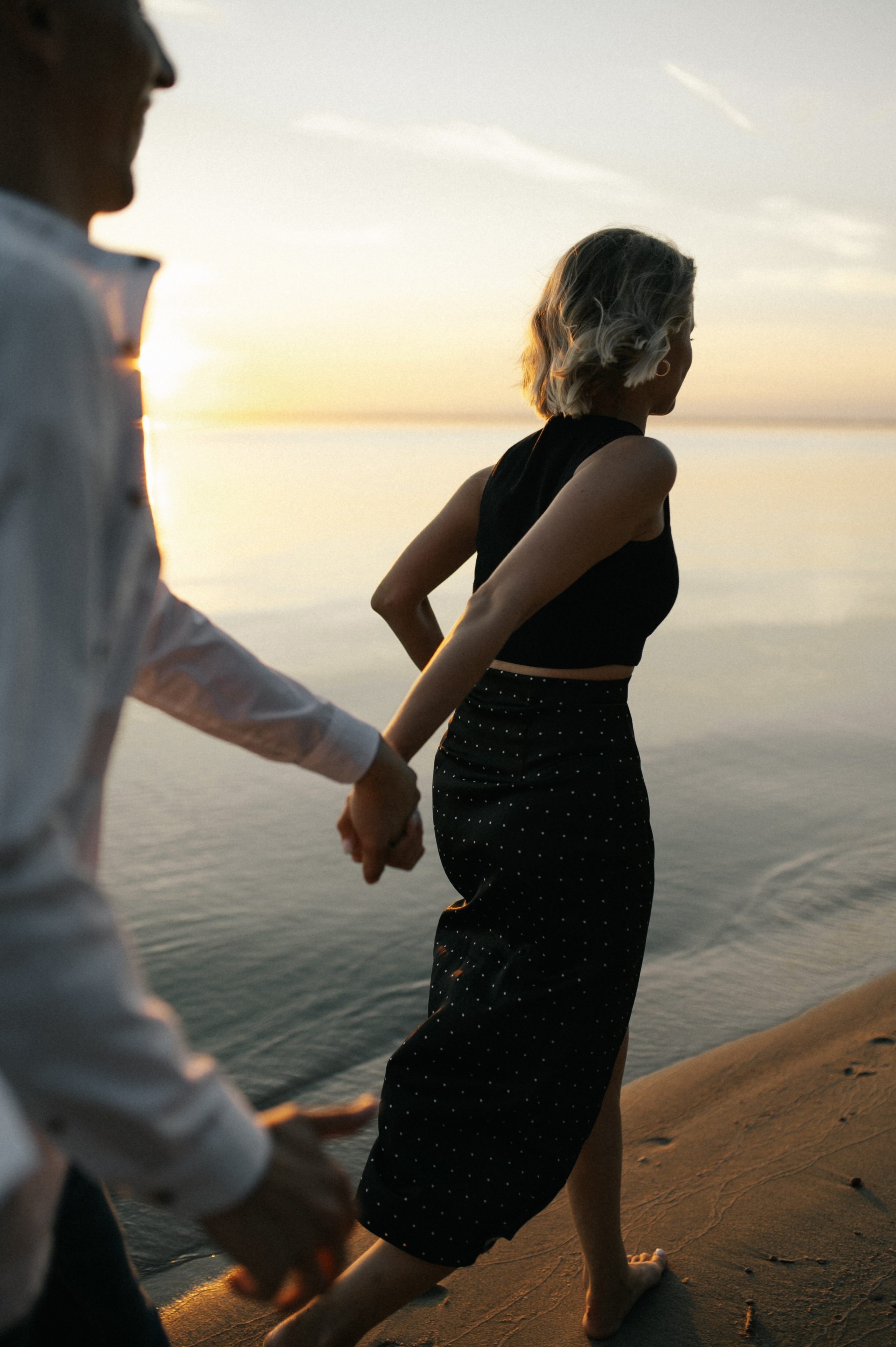 АНДРЕЙ И ЛИЛЯ/ СЪЕМКА НА БЕРЕГУ БЕРДСКОГО ЗАЛИВА. Семейный фотограф в Новосибирске Женя Индрикова