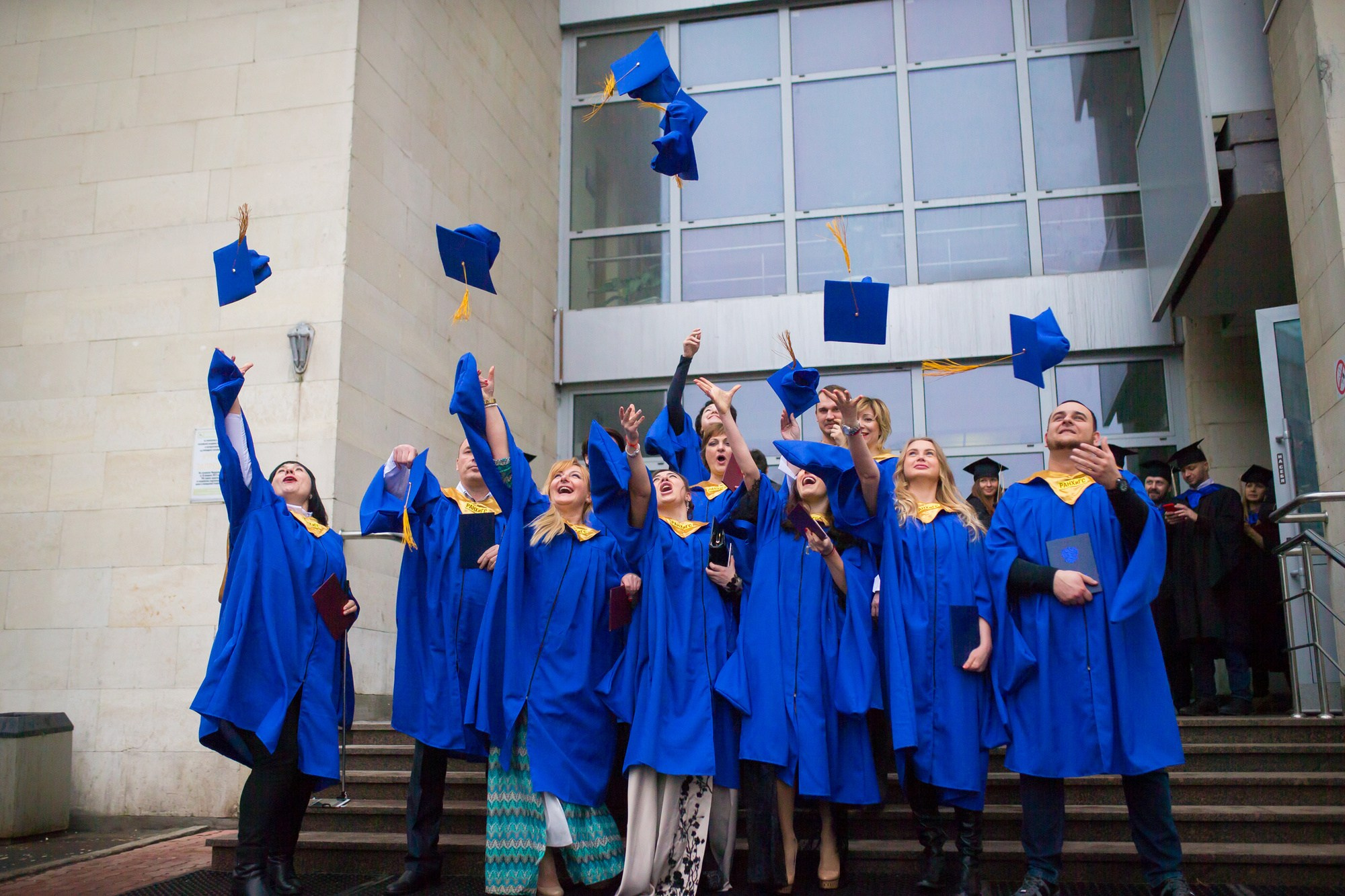 Профессиональная фотосъемка выпускного в университете | Яркие моменты на всю жизнь