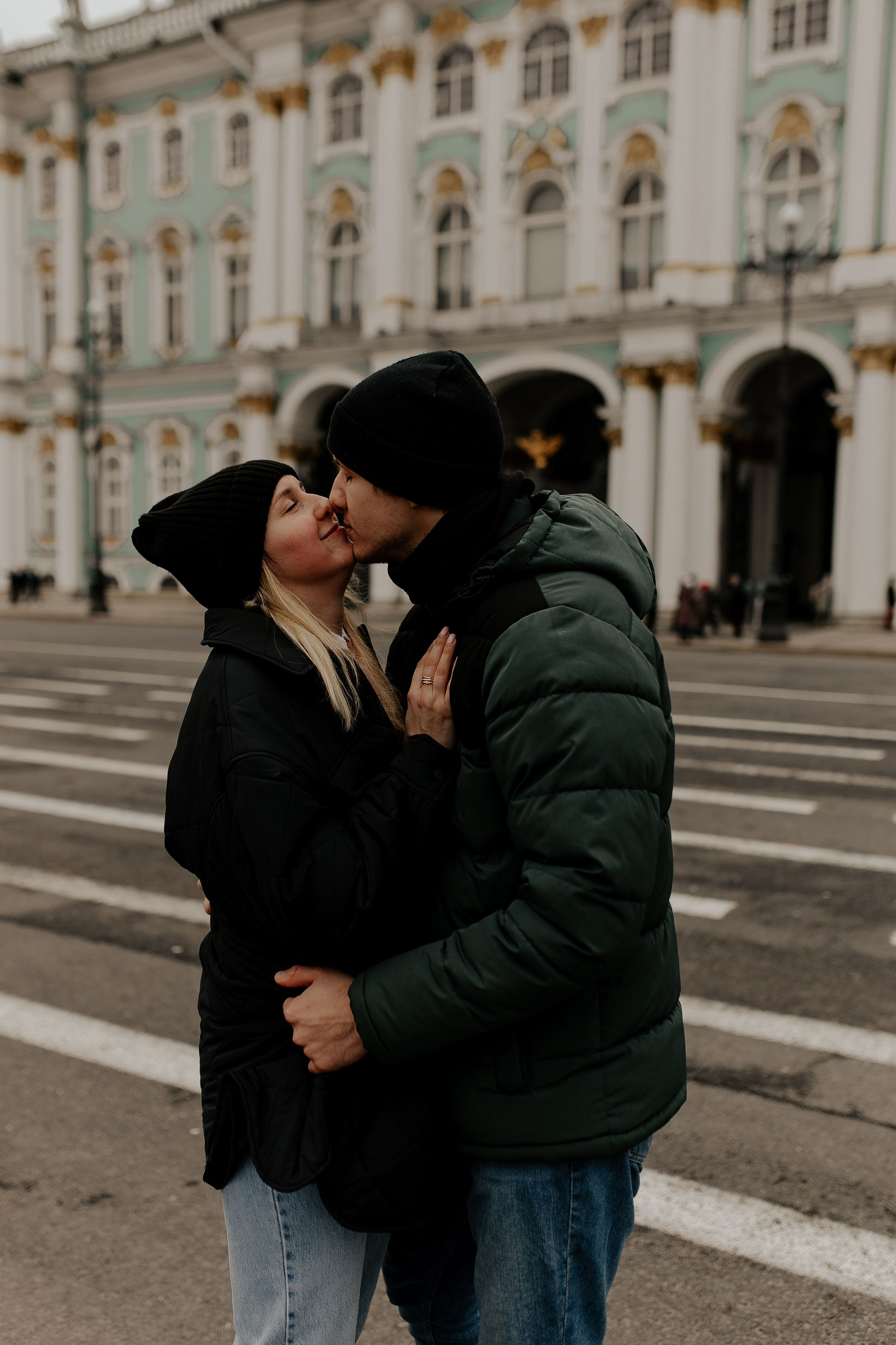 Поцелуй у Эрмитажа. Фотограф в Санкт-Петербурге Лиза Семченкова