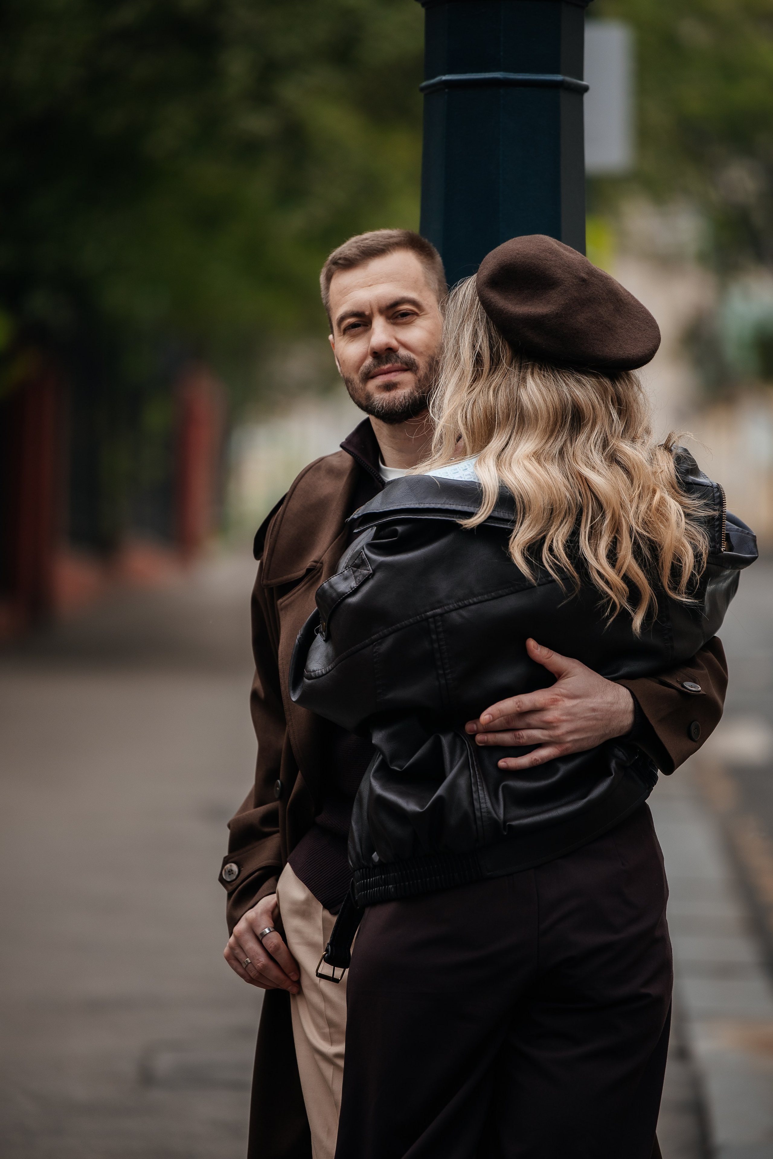Романтическая прогулка в московском переулке. Свадебный и семейный фотограф в Москве Красинская Мария