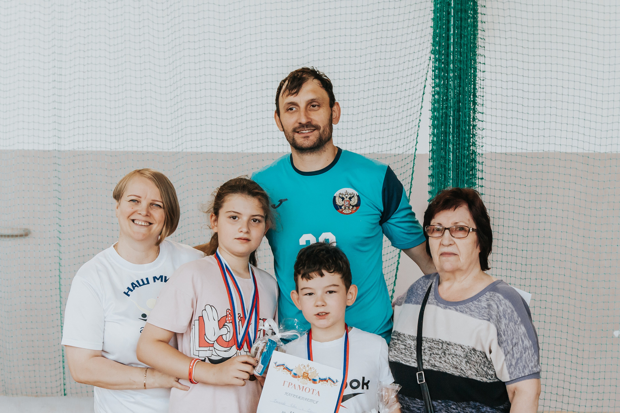 Репортажная спортивная съемка г. Королев стадион Металлист «папа, мама, я — спортивная семья». Юлия Егорова | Свадебный фотограф, семейный фотограф Москва, МО • Портреты • репортажи • день рождения • Love Story • дети