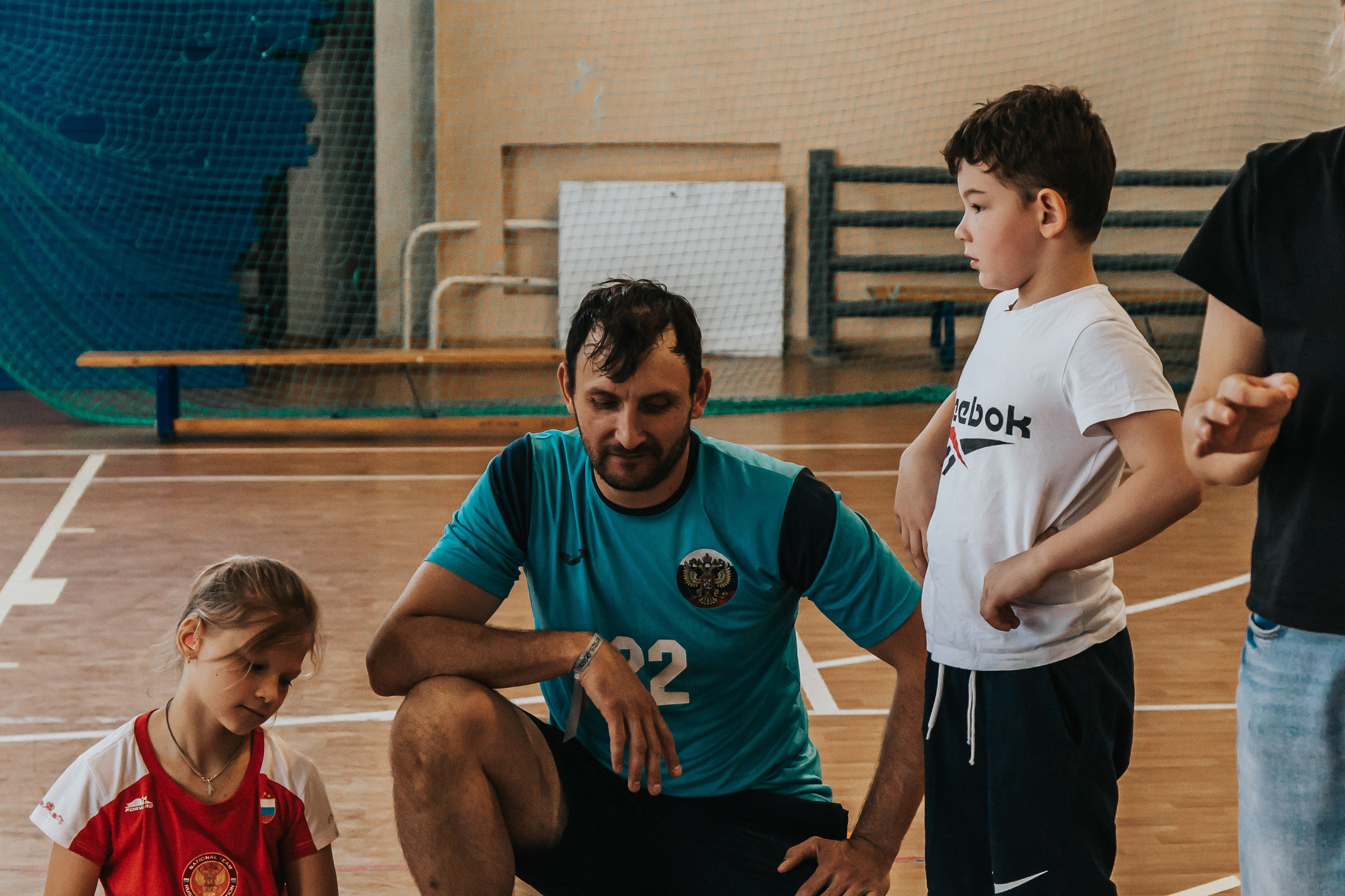Репортажная спортивная съемка г. Королев стадион Металлист «папа, мама, я — спортивная семья». Юлия Егорова | Свадебный фотограф, семейный фотограф Москва, МО • Портреты • репортажи • день рождения • Love Story • дети