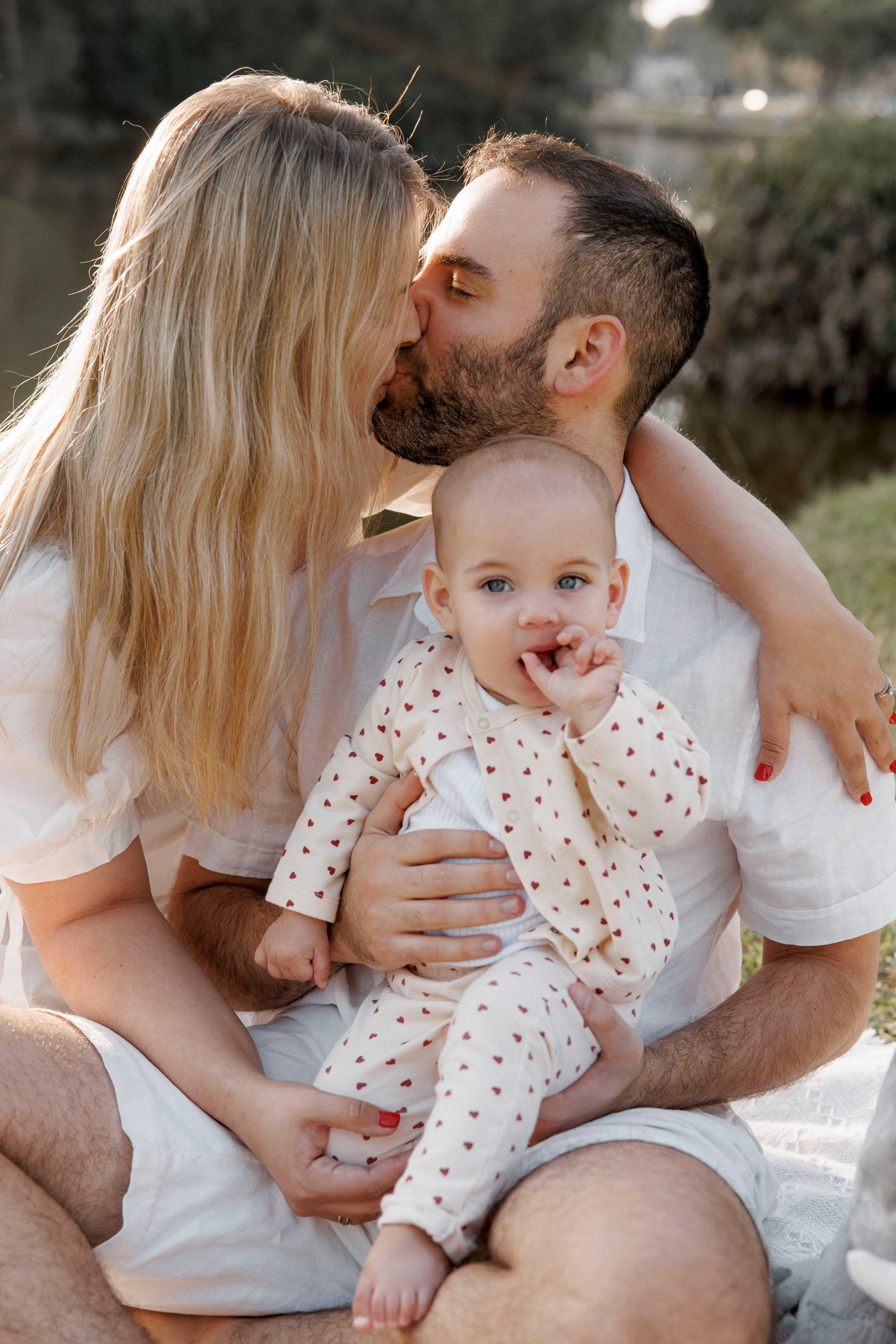 First year photoshoot inside the park (sunset). Wedding and family photographer