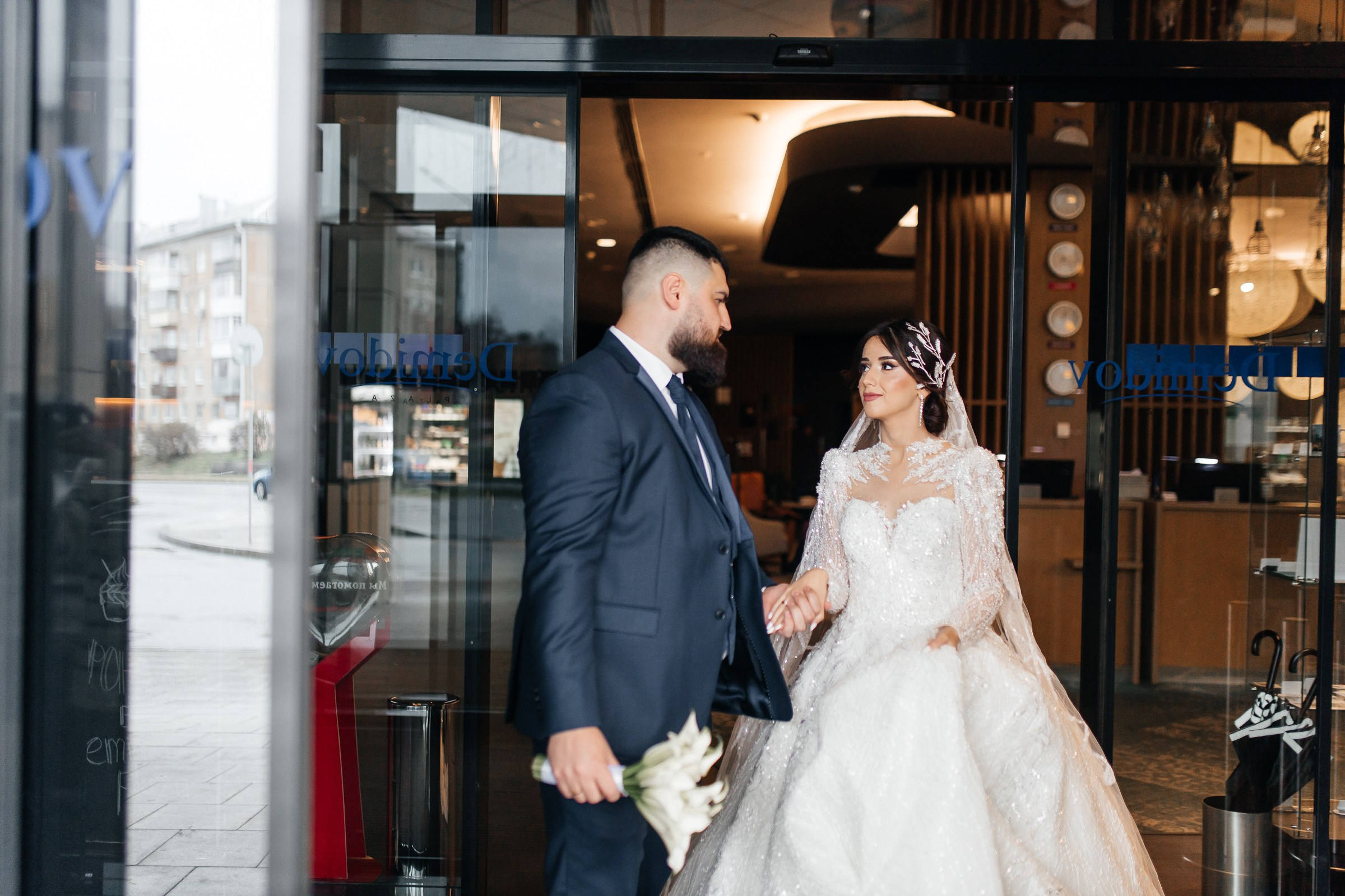 Свадебная фотосессия в Demidov Plaza. Свадебный фотограф Нижний Тагил Екатеринбург Серёдкина Виктория