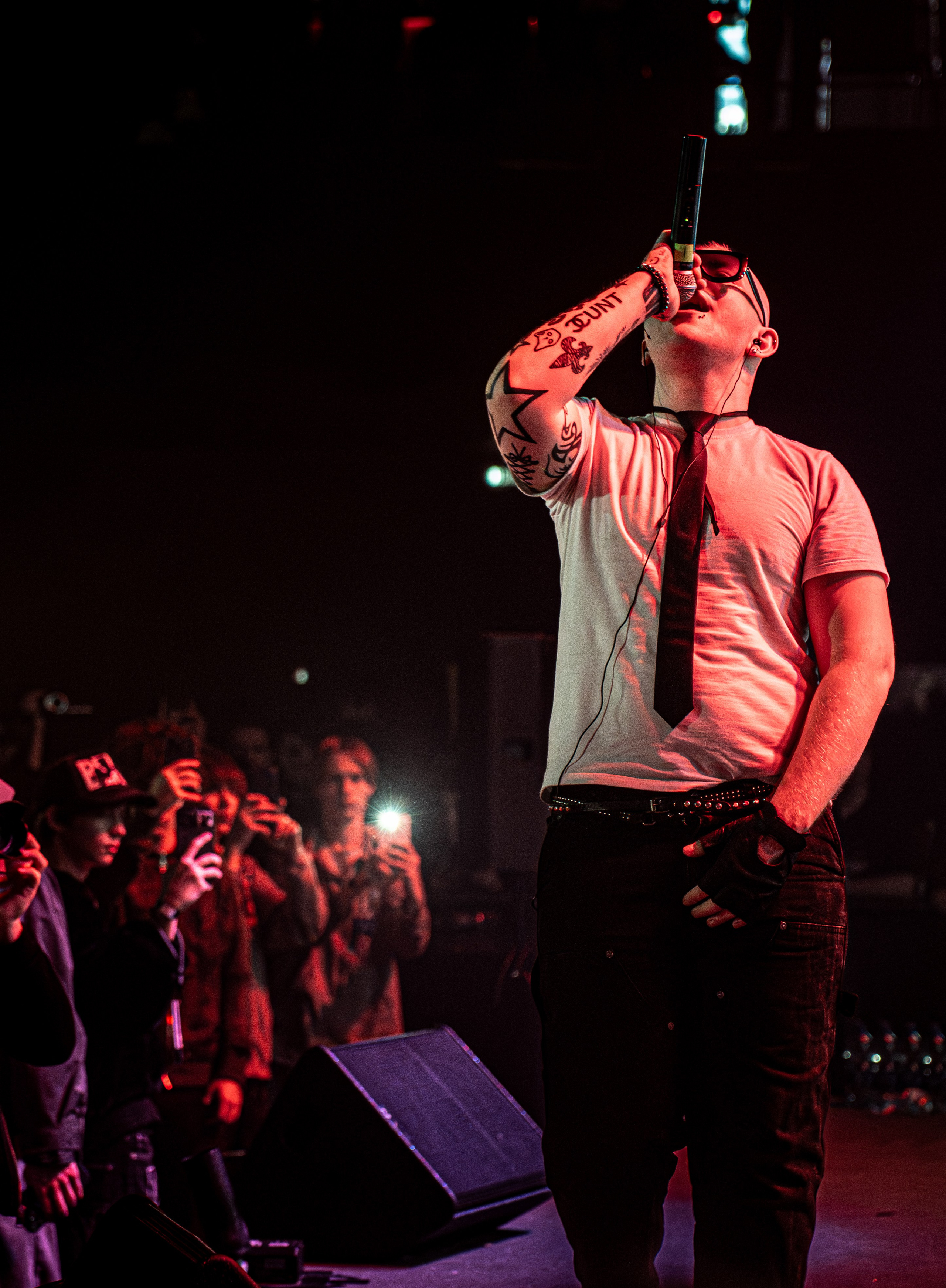 Huzzy b 29.12.2025. Коммерческий и художественный фотограф и видеограф в Москве Арсений Тургенев