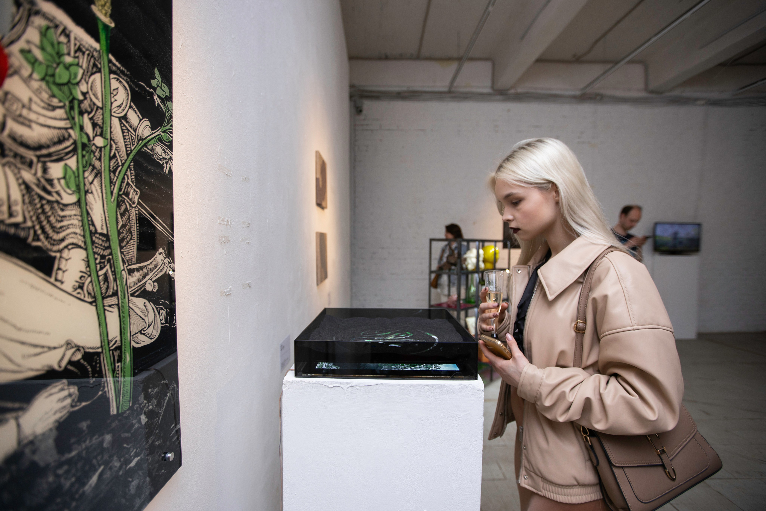 Открытие выставки пульсирующая материя. Фотограф в Москве Десятова Ксения