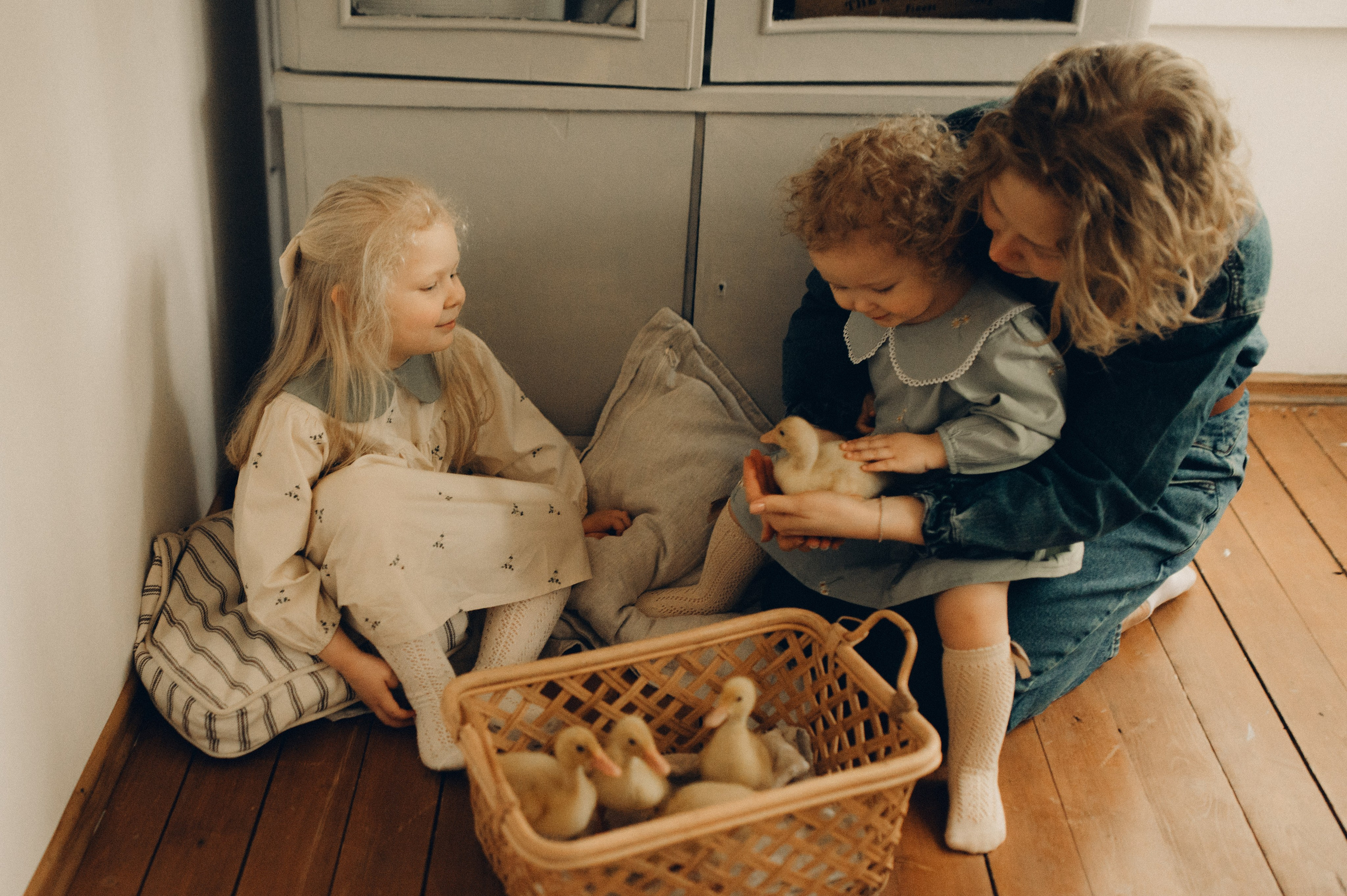 Весна в ладошках. Семейный фотограф в Москве Екатерина Денисенко | Фотосессии без постановки дома и в студии