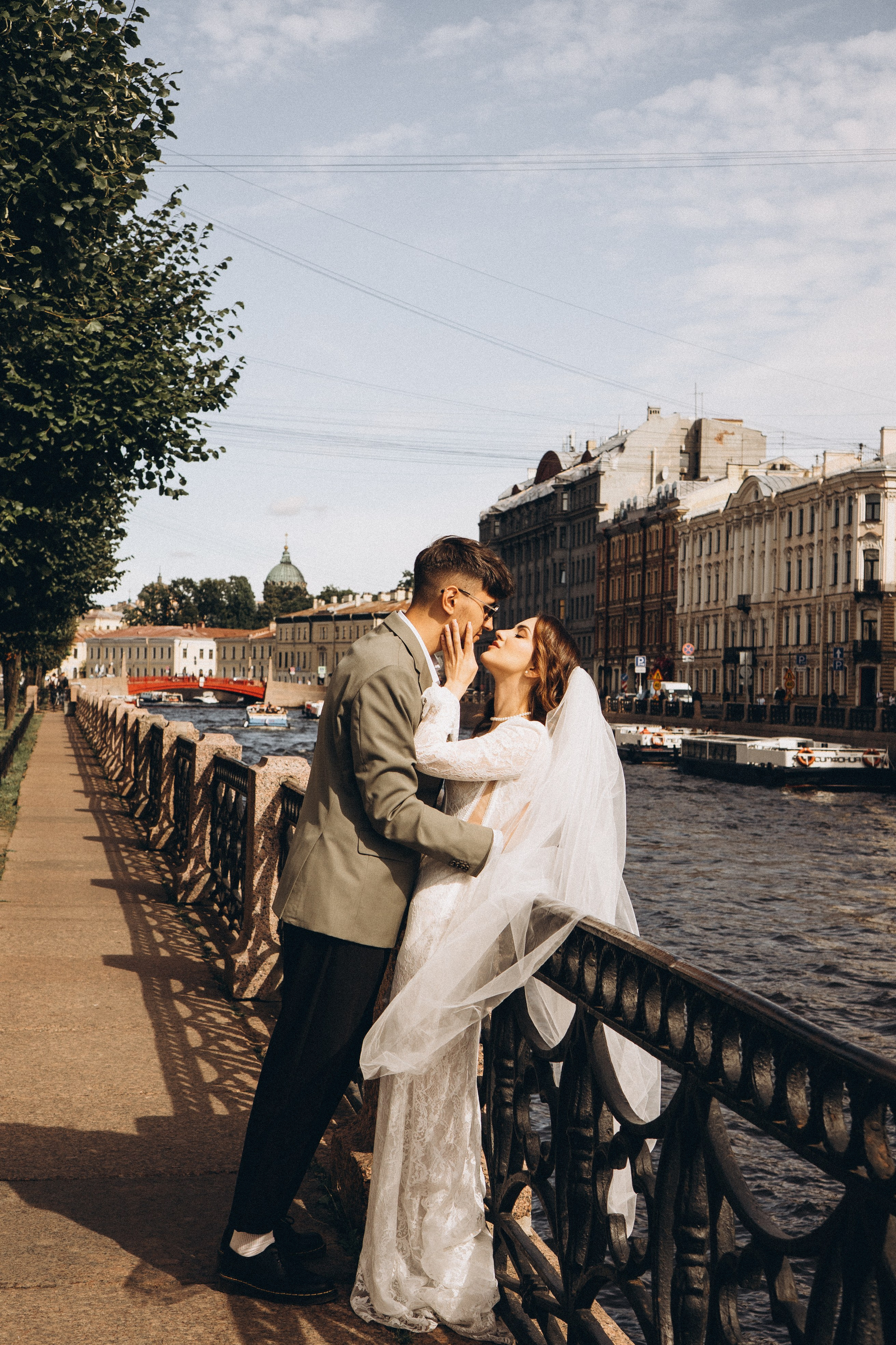 СВАДЕБНАЯ ПРОГУЛКА ВОЗЕ ИСАИКЕВСКОГО СОБОРА АСТОРИИ И ЗАКОНОДАЛЕТНОГО СОБРАНИЯ. Профессиональный фотограф, Санкт-Петербург — Виктория Богомолова